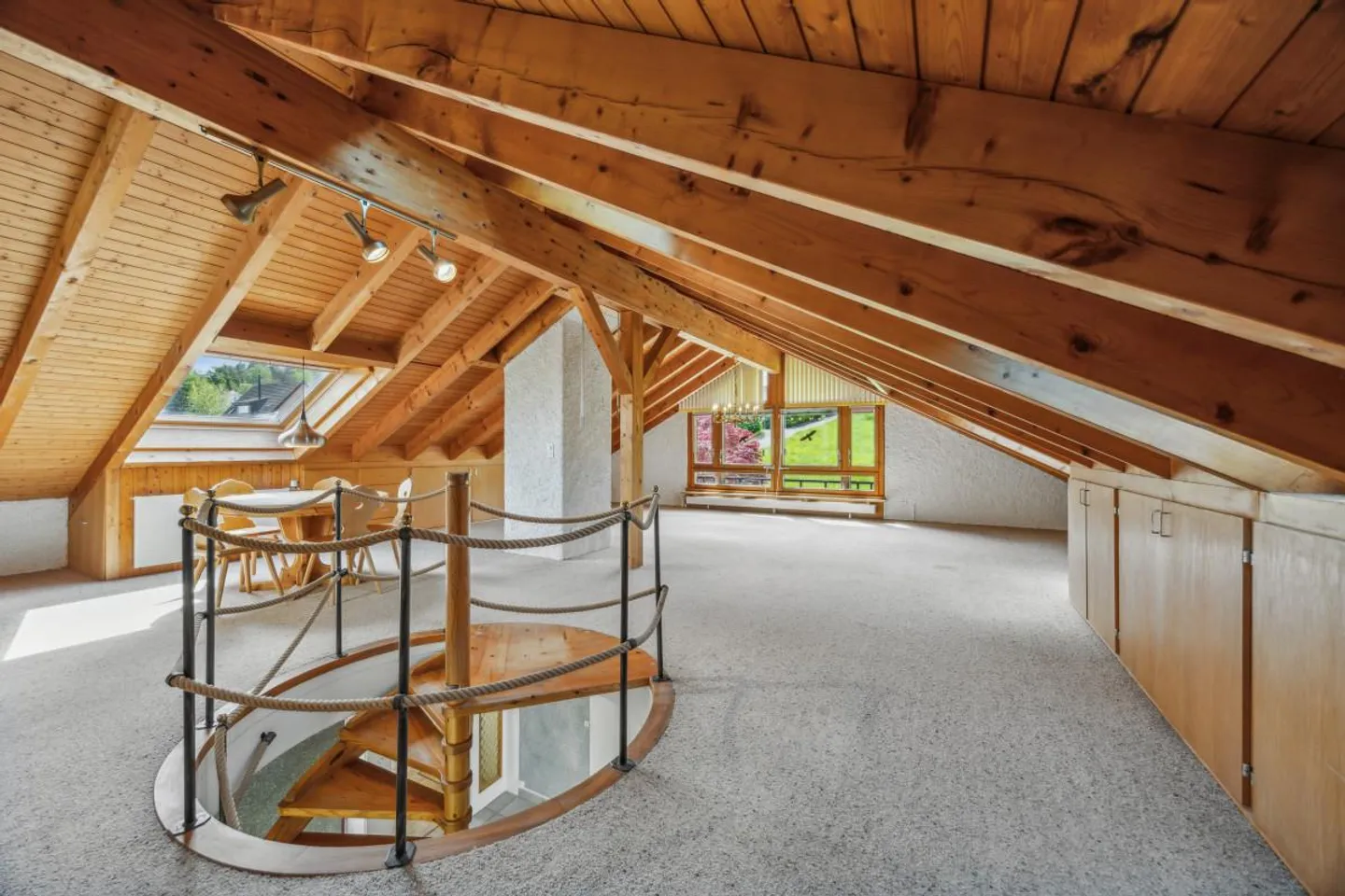 Casa unifamiliare affascinante a Dällikon - Vicino alla natura con privacy e potenziale di ristrutturazione - Foto 4 di 8