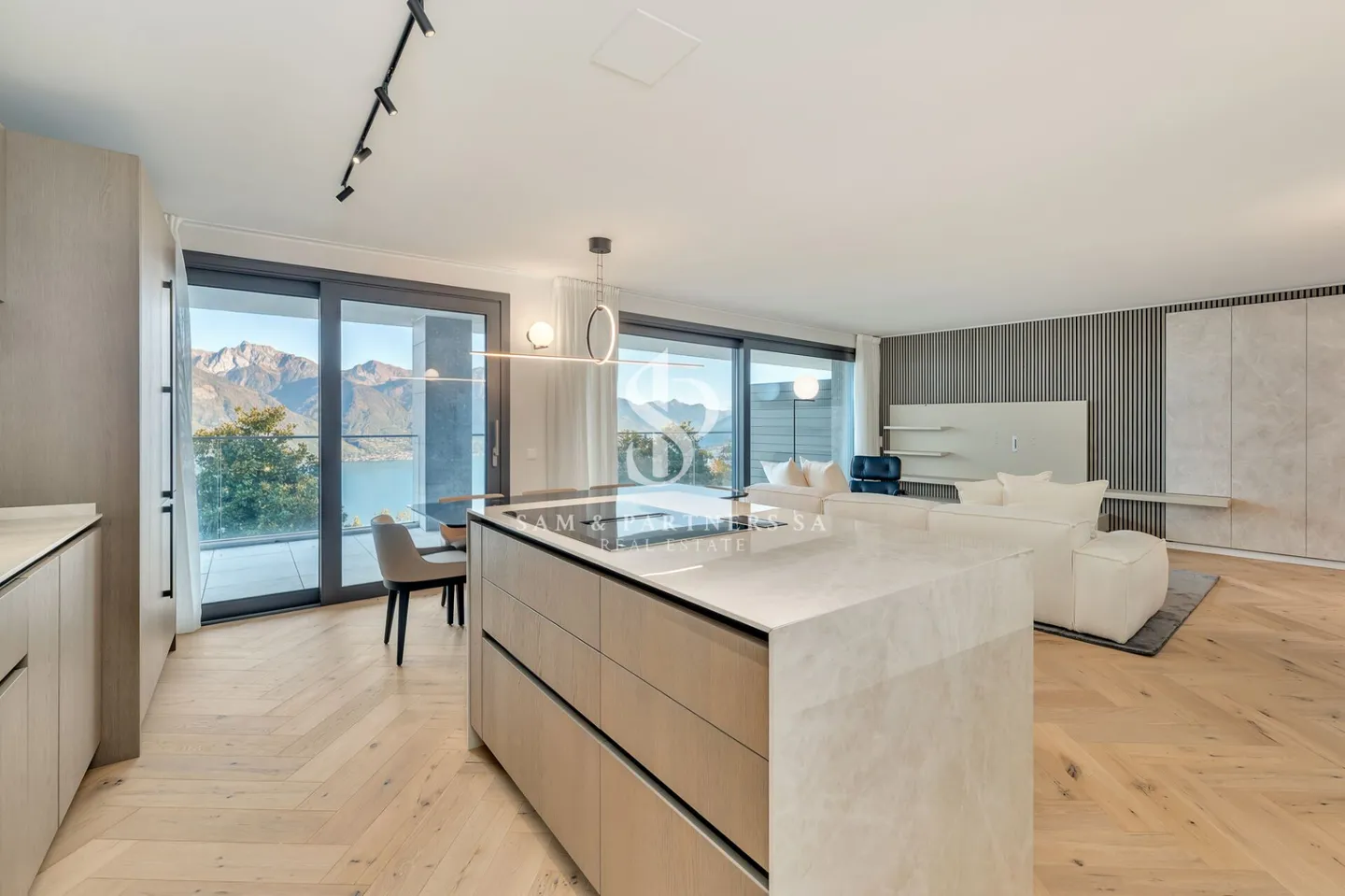 Penthouse with rooftop and lake view - Photo 3 of 17