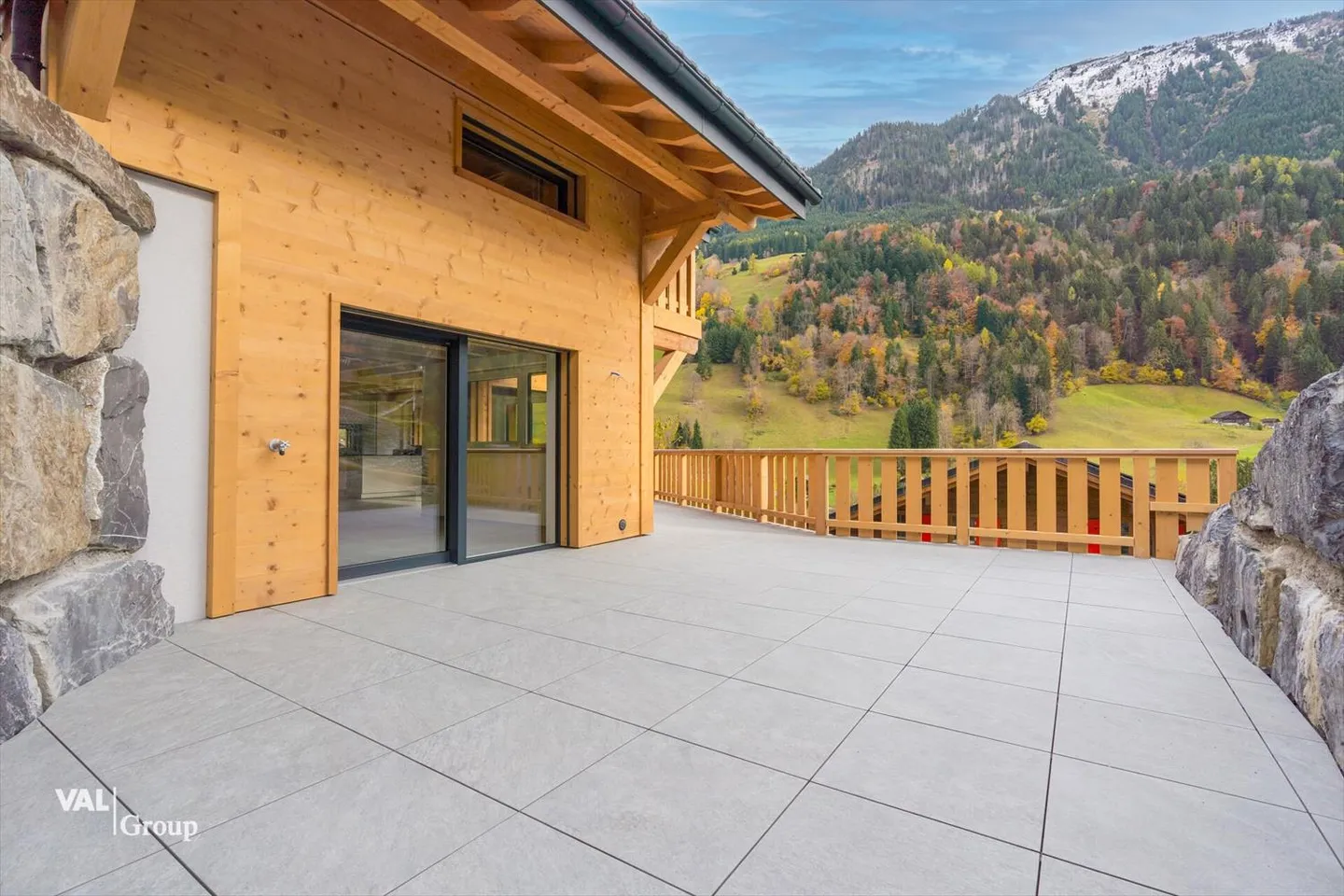 Exceptional new chalet - noble materials, total well-being, stunning view - Photo 7 of 13