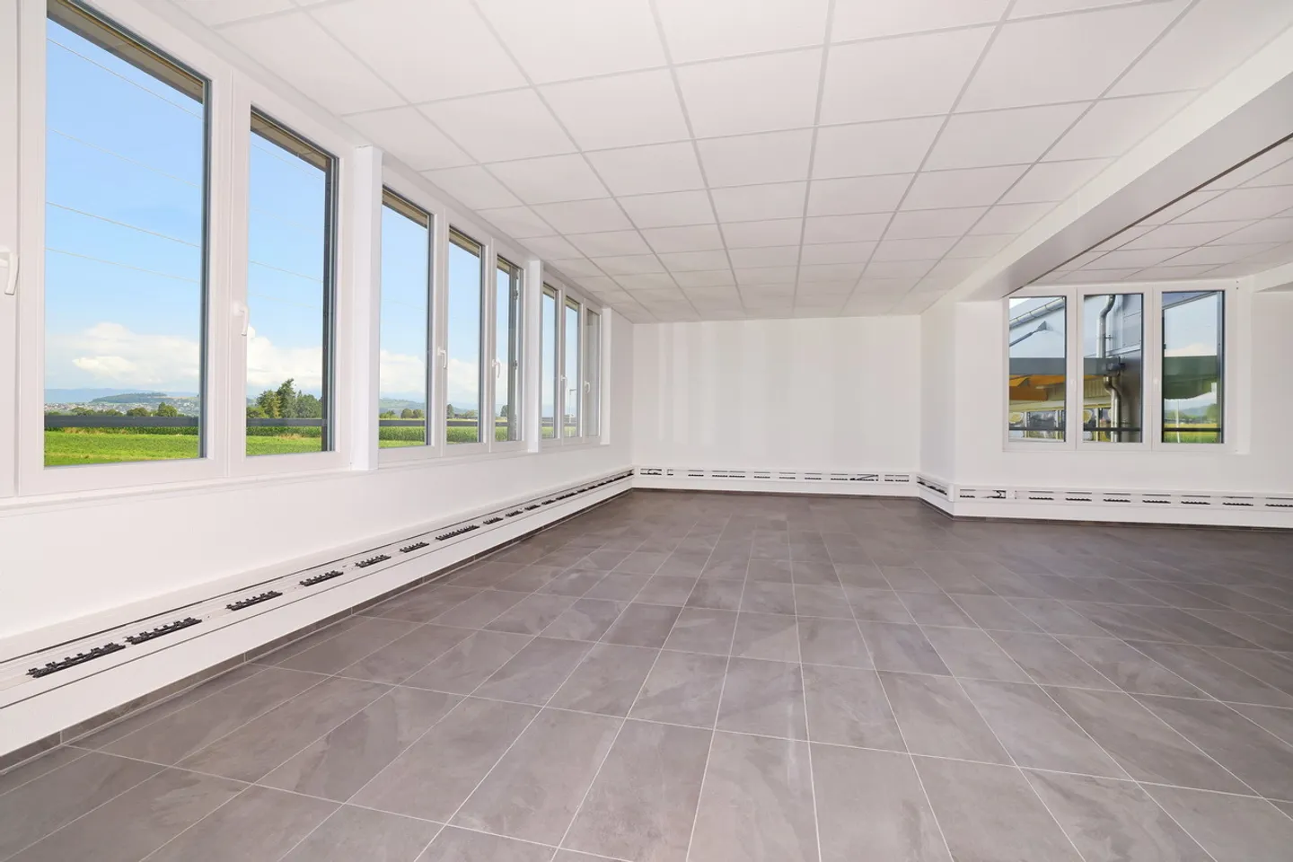 Office space for rent - Photo 4 of 11