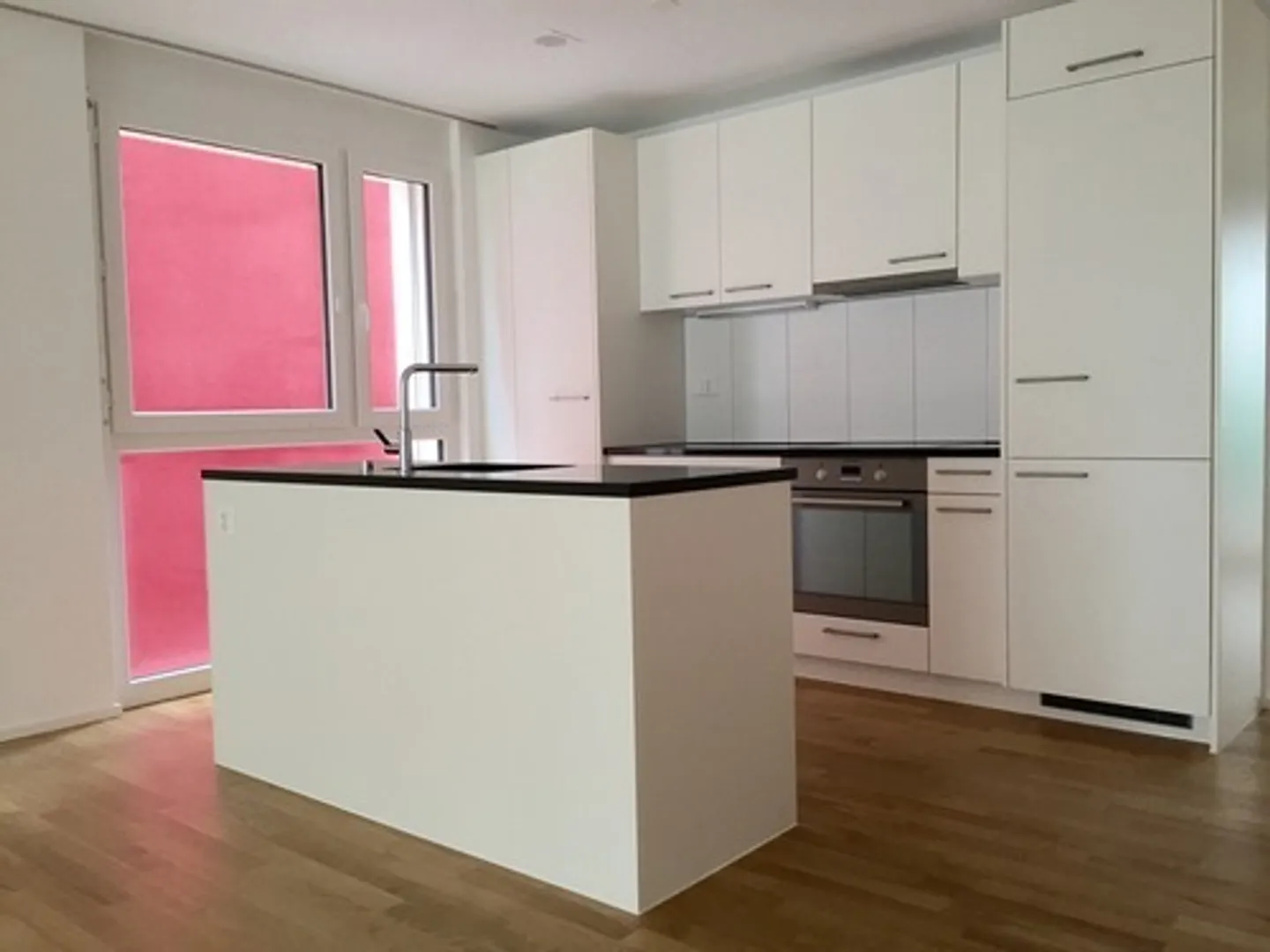 Central living - everything within reach. - Photo 4 of 8