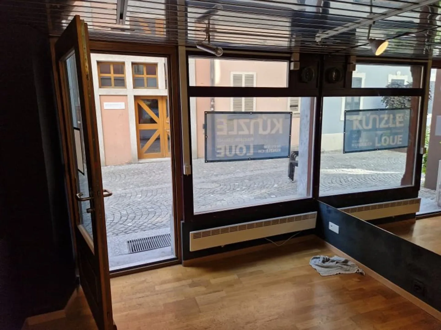 03920 - Boutique Commerciale - Rue du Bourg 2 - Monthey - Foto 1 di 5