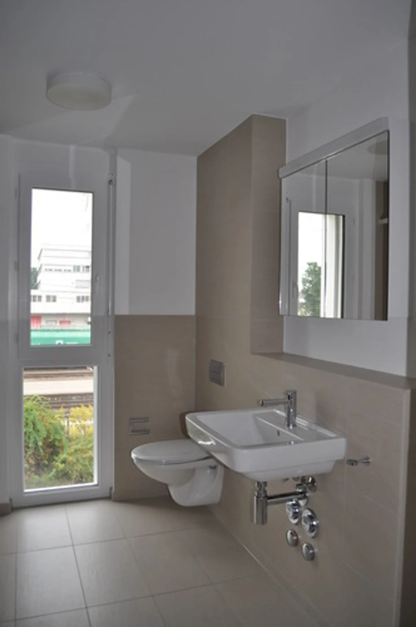 Central living - everything within reach. - Photo 5 of 8