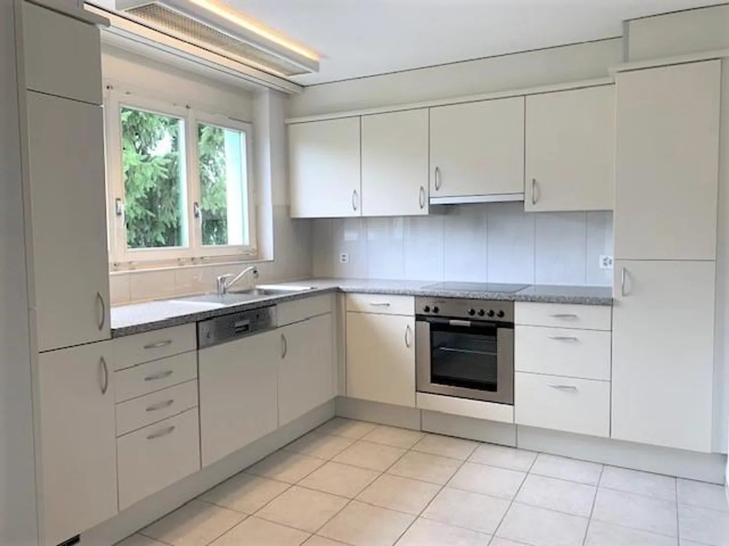 Ampio appartamento di 5,5 stanze - Foto 2 di 6