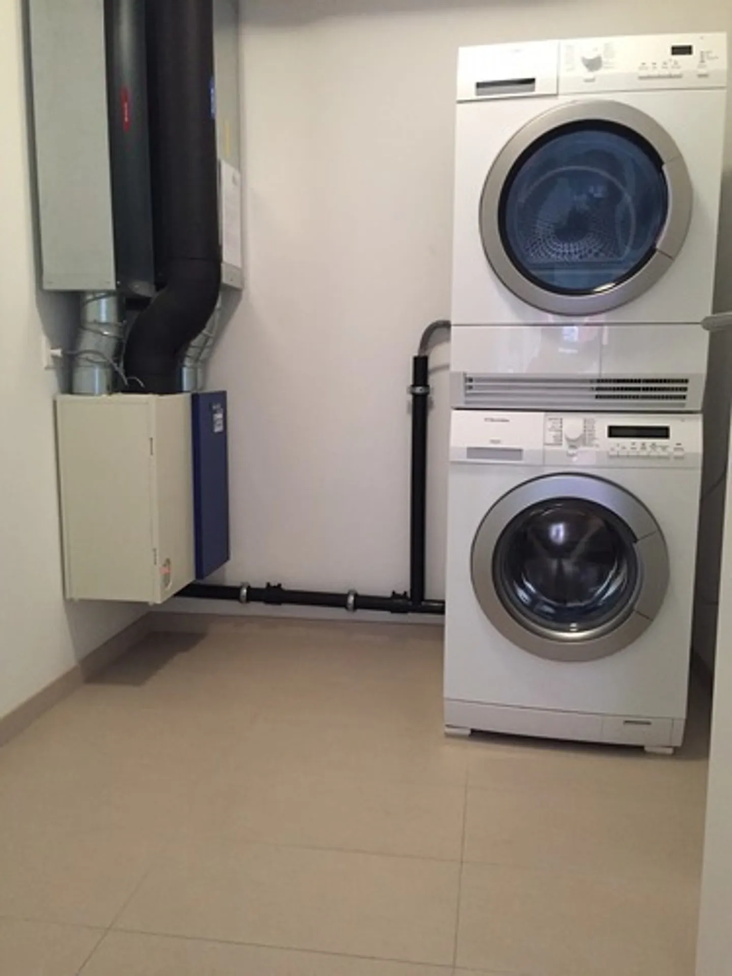 Central living - everything within reach. - Photo 7 of 8