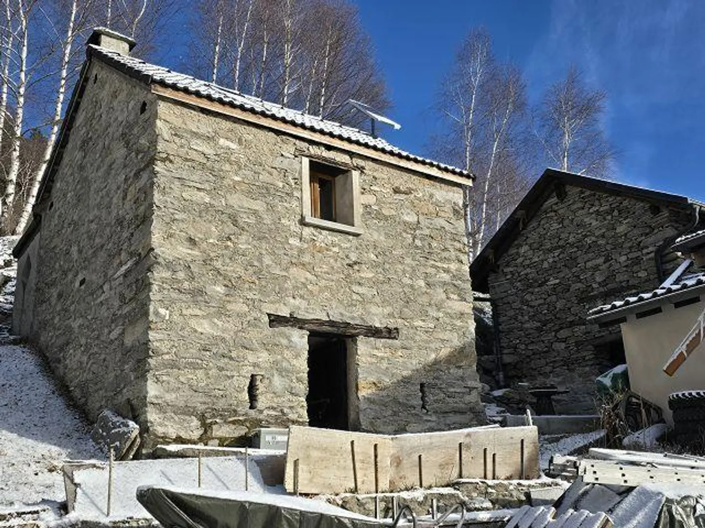 2 Rustici con grande terreno in posizione molto tranquilla e soleggiata... - Foto 1 di 13