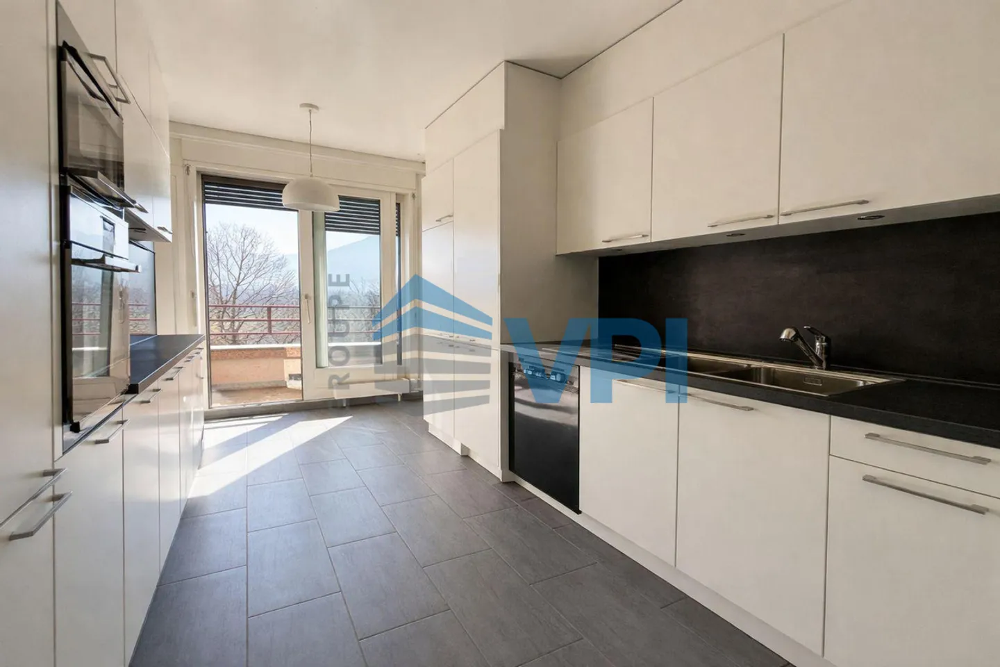 Appartement spacieux avec balcons - Photo 1 sur 20