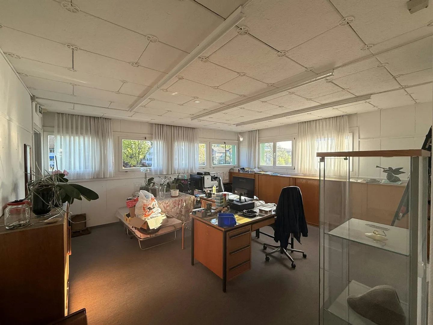 Commercial space with ramp and goods lift in Elsau - Photo 3 of 5