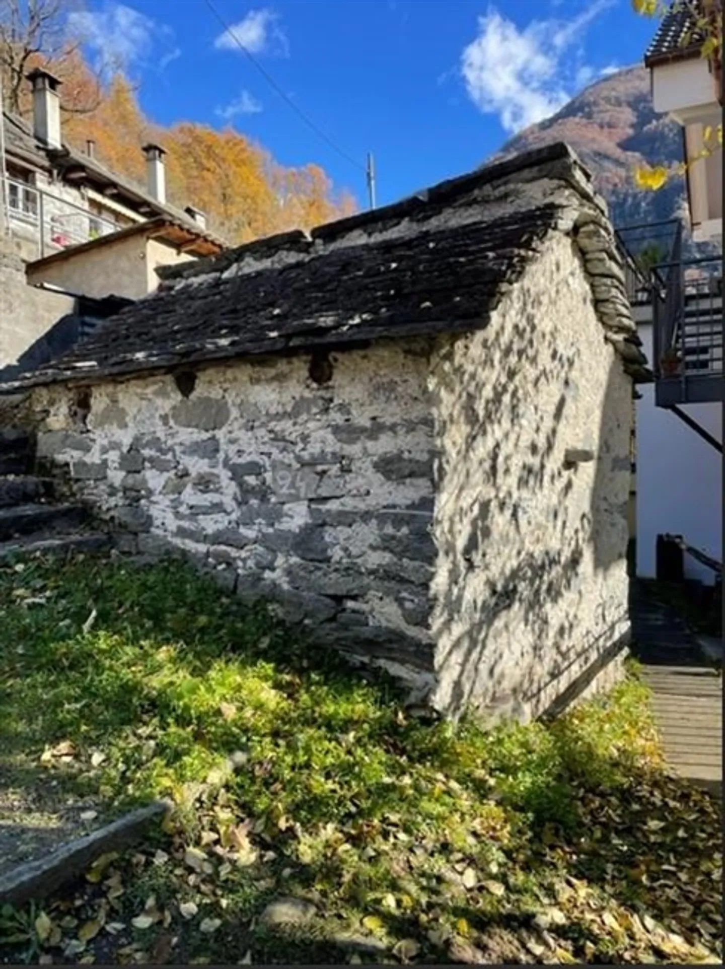 «Bella casa ticinese di 6.5 locali nel nucleo con giardino privato e garage separato / Schönes Tessinerhaus mit privatem Garten und separater Garage» - Foto 8 di 20
