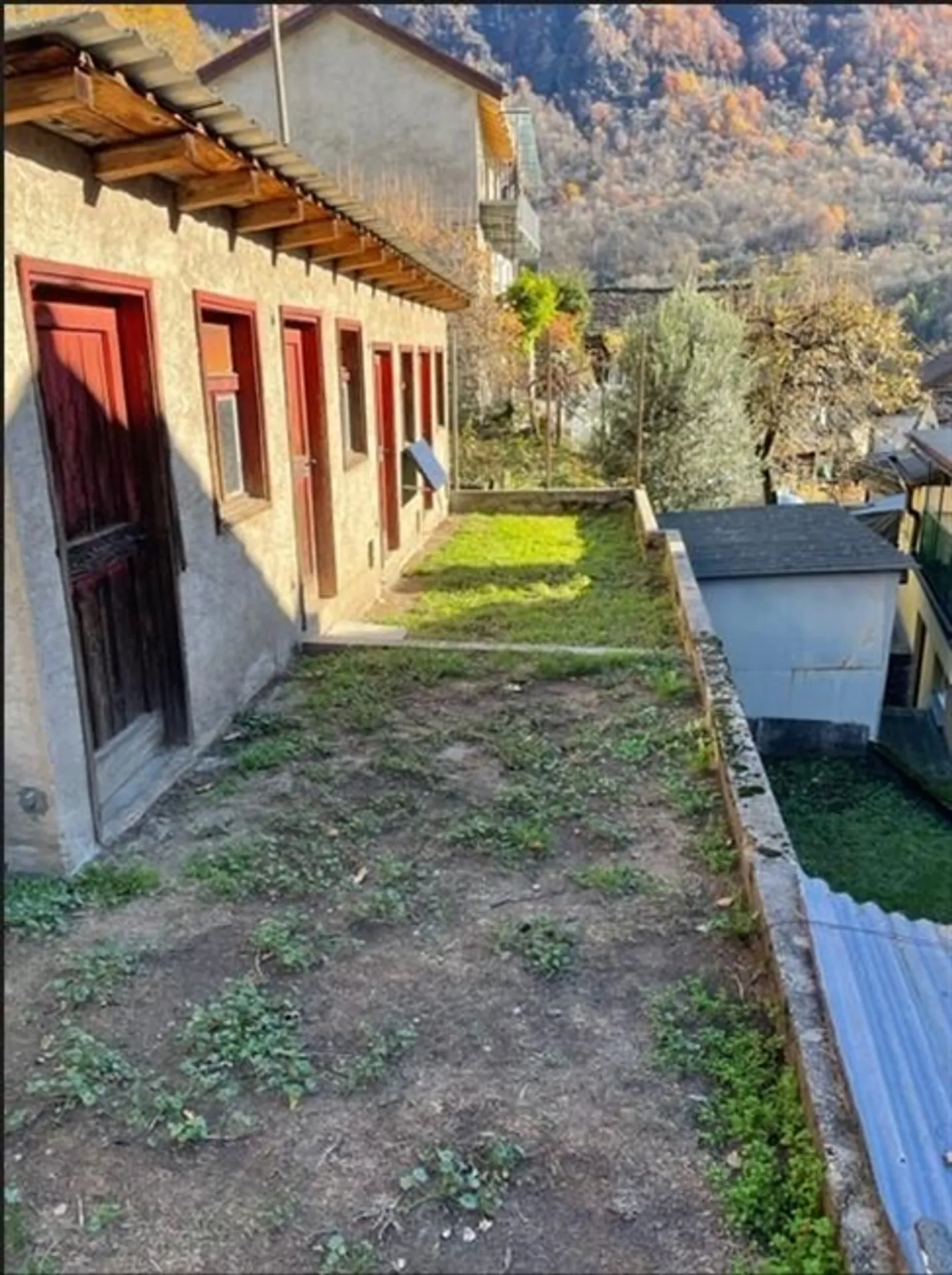 «Bella casa ticinese di 6.5 locali nel nucleo con giardino privato e garage separato / Schönes Tessinerhaus mit privatem Garten und separater Garage» - Foto 11 di 20