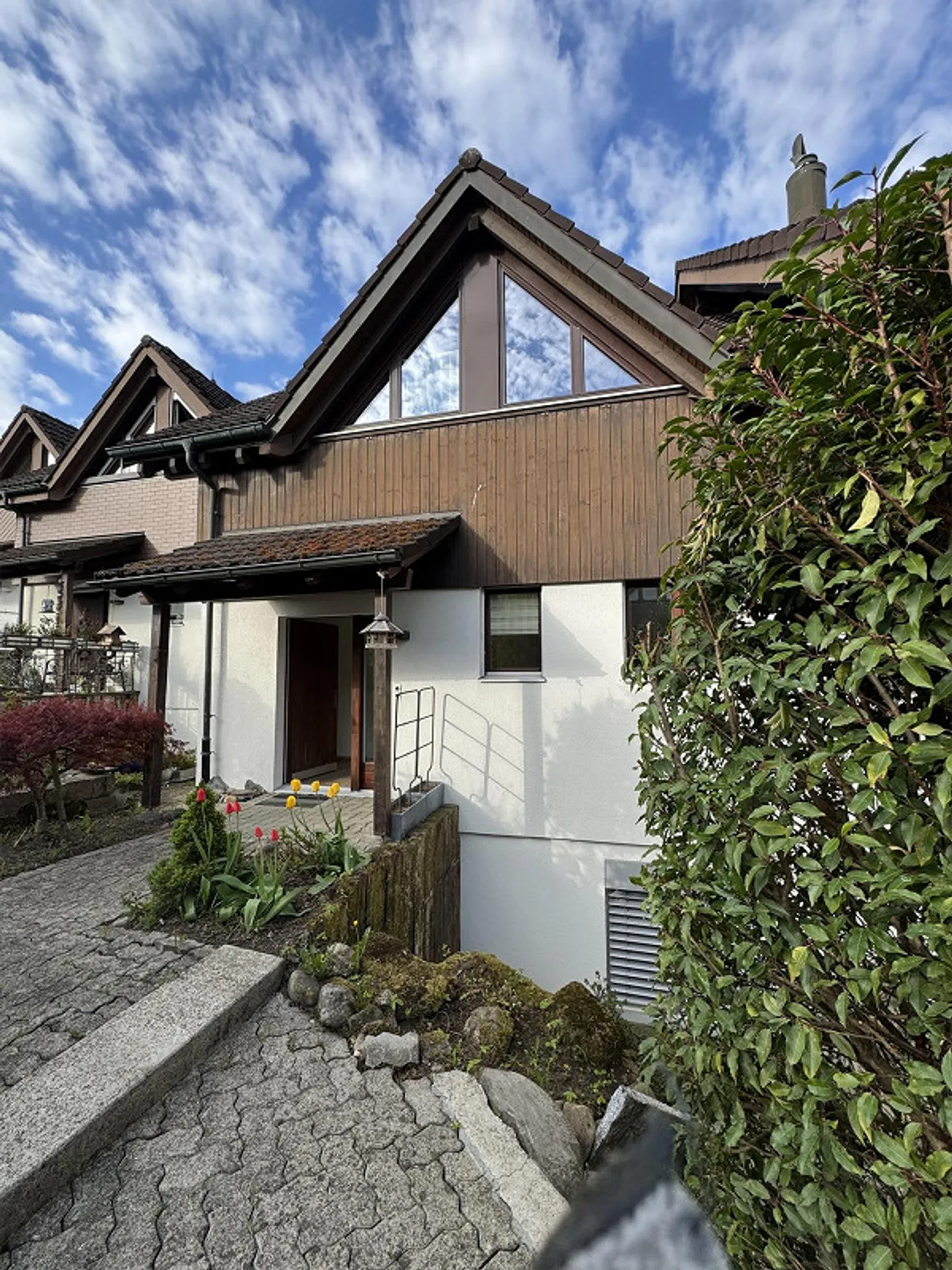 Maison individuelle en rangée de 5,5 pièces dans la verdure aux portes de Zurich - Photo 1 sur 7