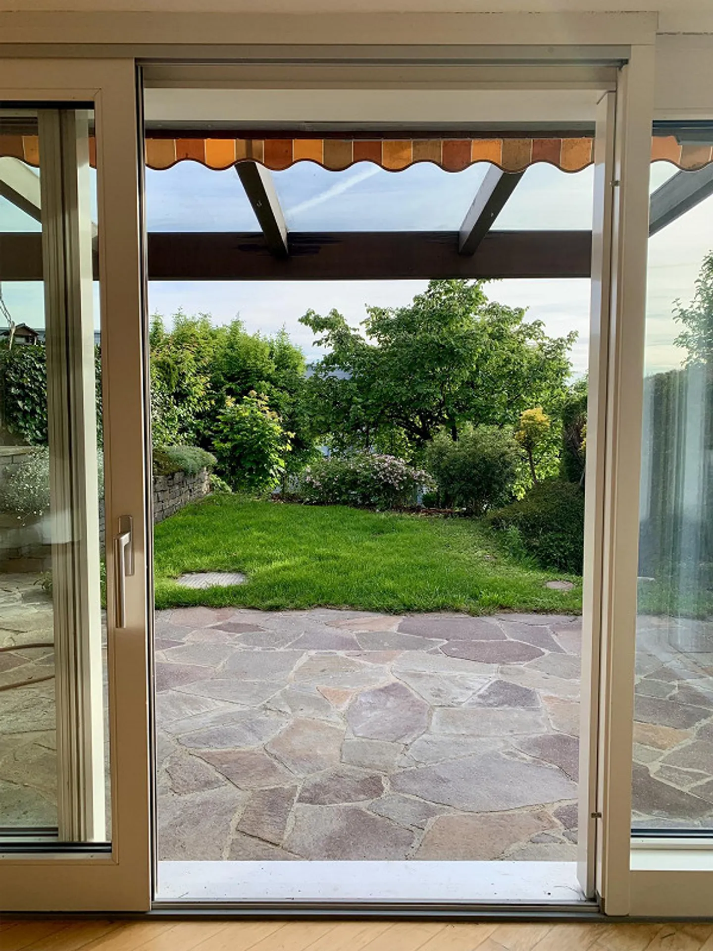 Maison individuelle en rangée de 5,5 pièces dans la verdure aux portes de Zurich - Photo 4 sur 7