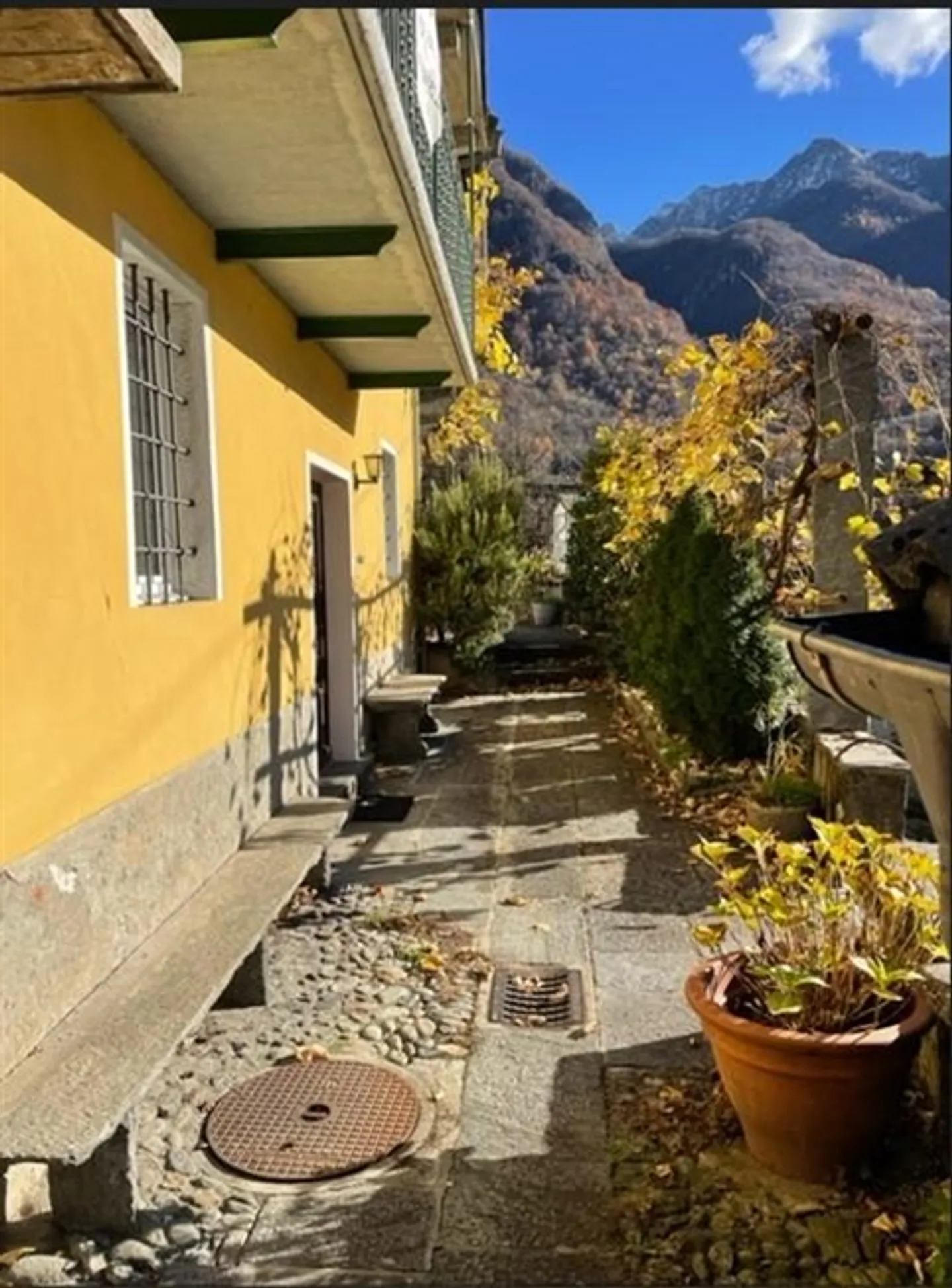 «Bella casa ticinese di 6.5 locali nel nucleo con giardino privato e garage separato / Schönes Tessinerhaus mit privatem Garten und separater Garage» - Foto 6 di 20