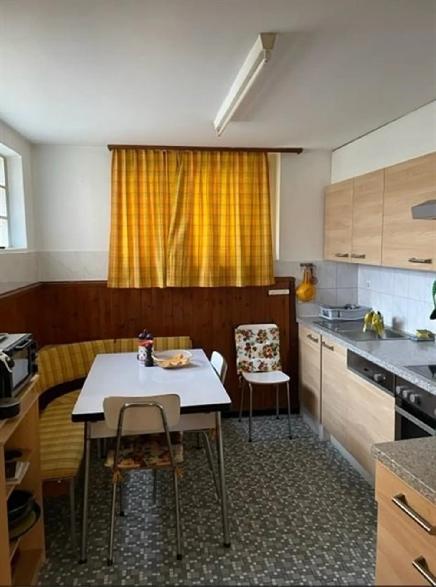 «Bella casa ticinese di 6.5 locali nel nucleo con giardino privato e garage separato / Schönes Tessinerhaus mit privatem Garten und separater Garage» - Foto 16 di 20
