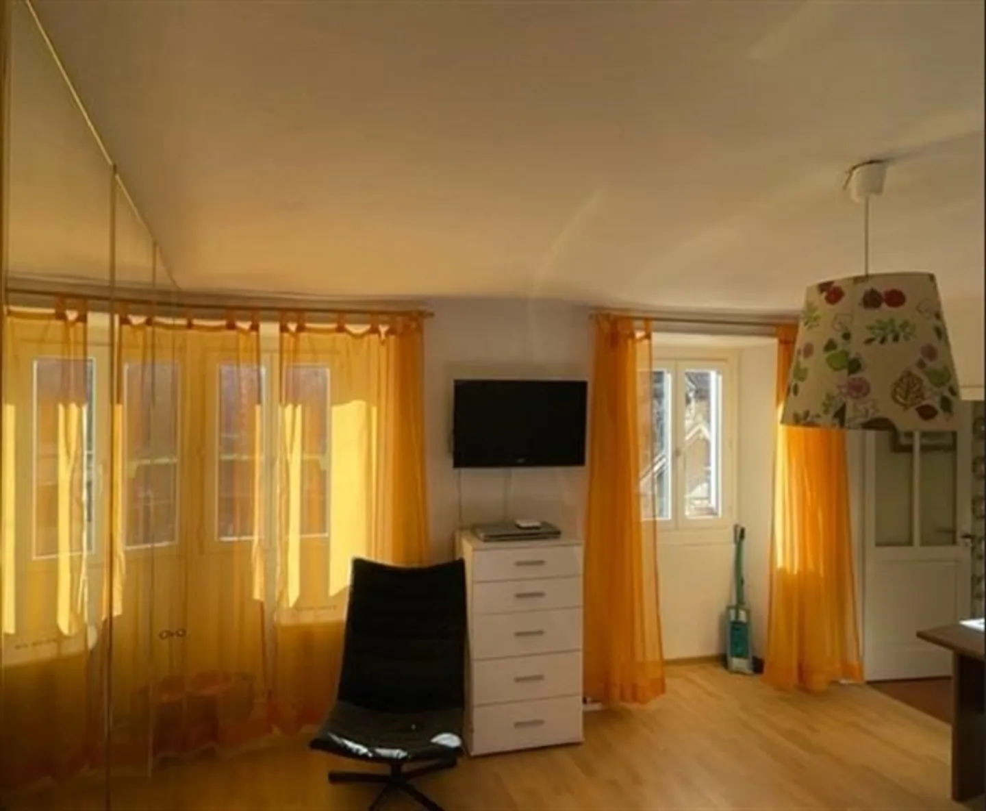 «Bella casa ticinese di 6.5 locali nel nucleo con giardino privato e garage separato / Schönes Tessinerhaus mit privatem Garten und separater Garage» - Foto 19 di 20