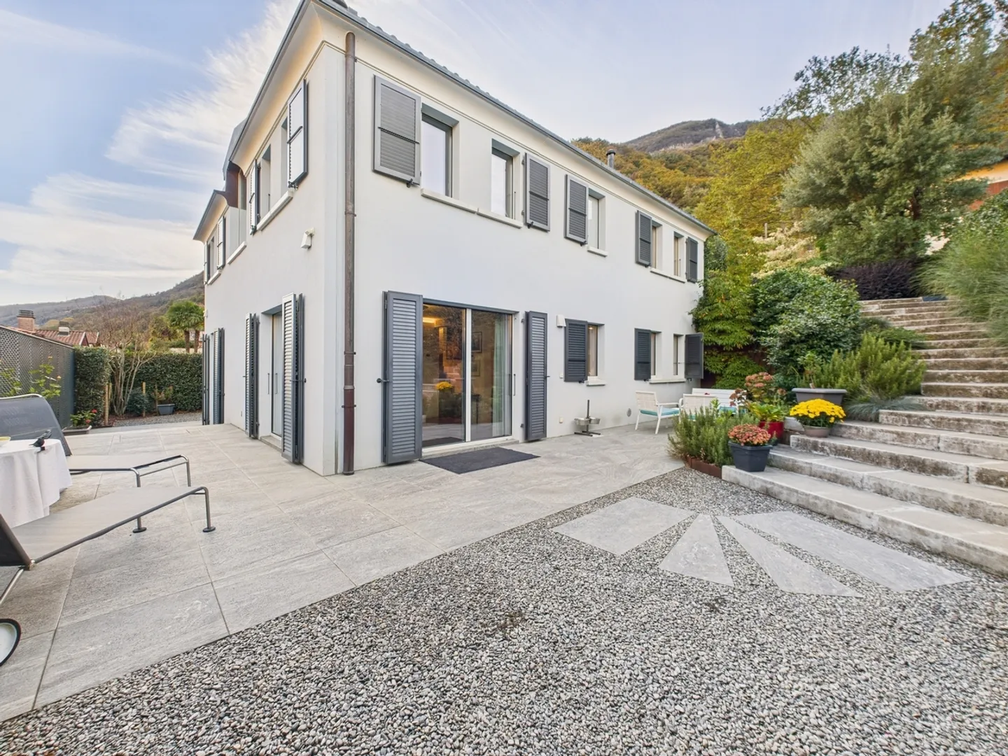Bright single-family villa with 5.5 rooms in Riva San Vitale, TI - Photo 4 of 13