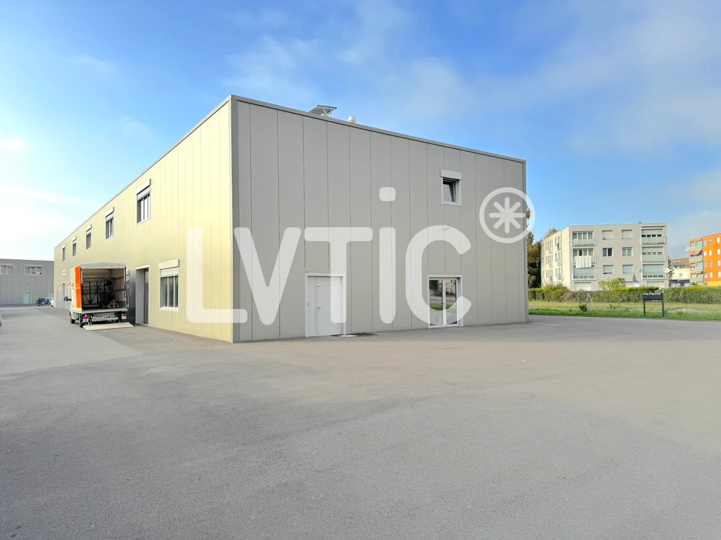 Officina, magazzino, uffici di 525 m2 in affitto a Villeneuve - Foto 1 di 11
