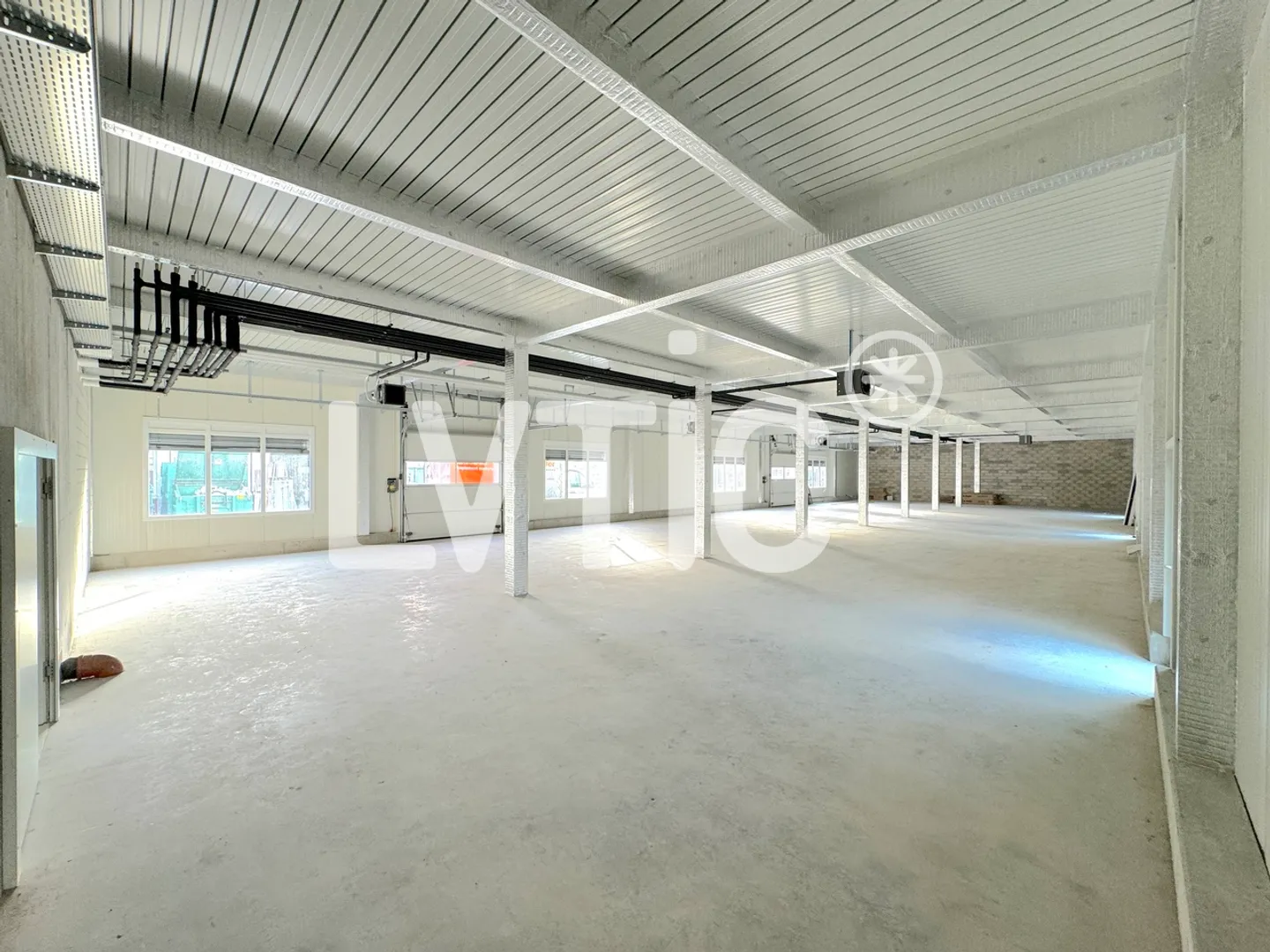 Officina, magazzino, uffici di 525 m2 in affitto a Villeneuve - Foto 3 di 11