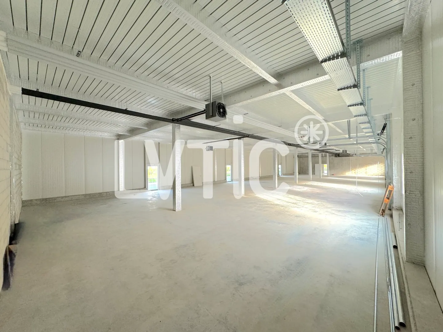 Officina, magazzino, uffici di 525 m2 in affitto a Villeneuve - Foto 5 di 11