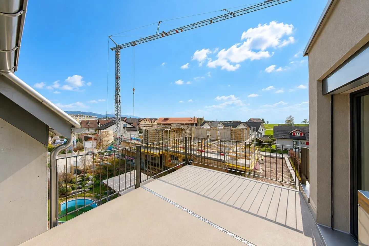 Maisonette apartment with morning sun! - Photo 4 of 10