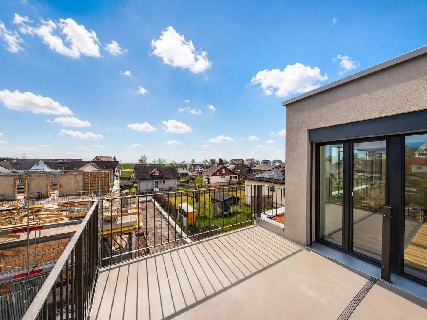 Maisonette apartment with morning sun! - Photo 5 of 10