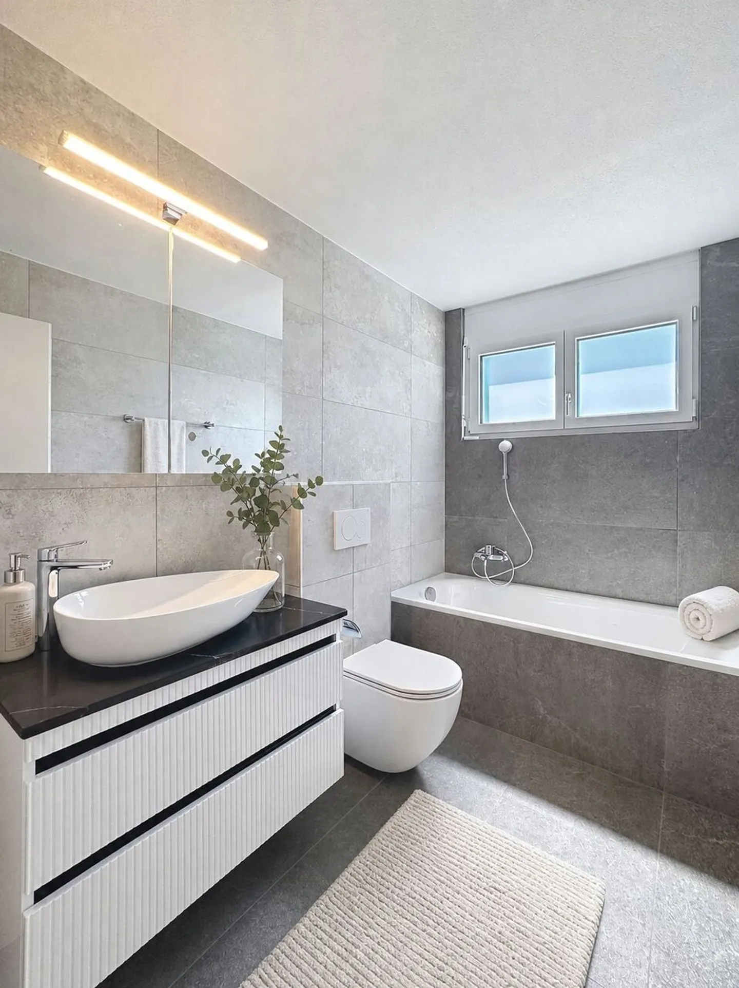 Sehr schöne renovierte 4,5-Zimmer-Wohnung mit Balkon - Foto 9 von 12