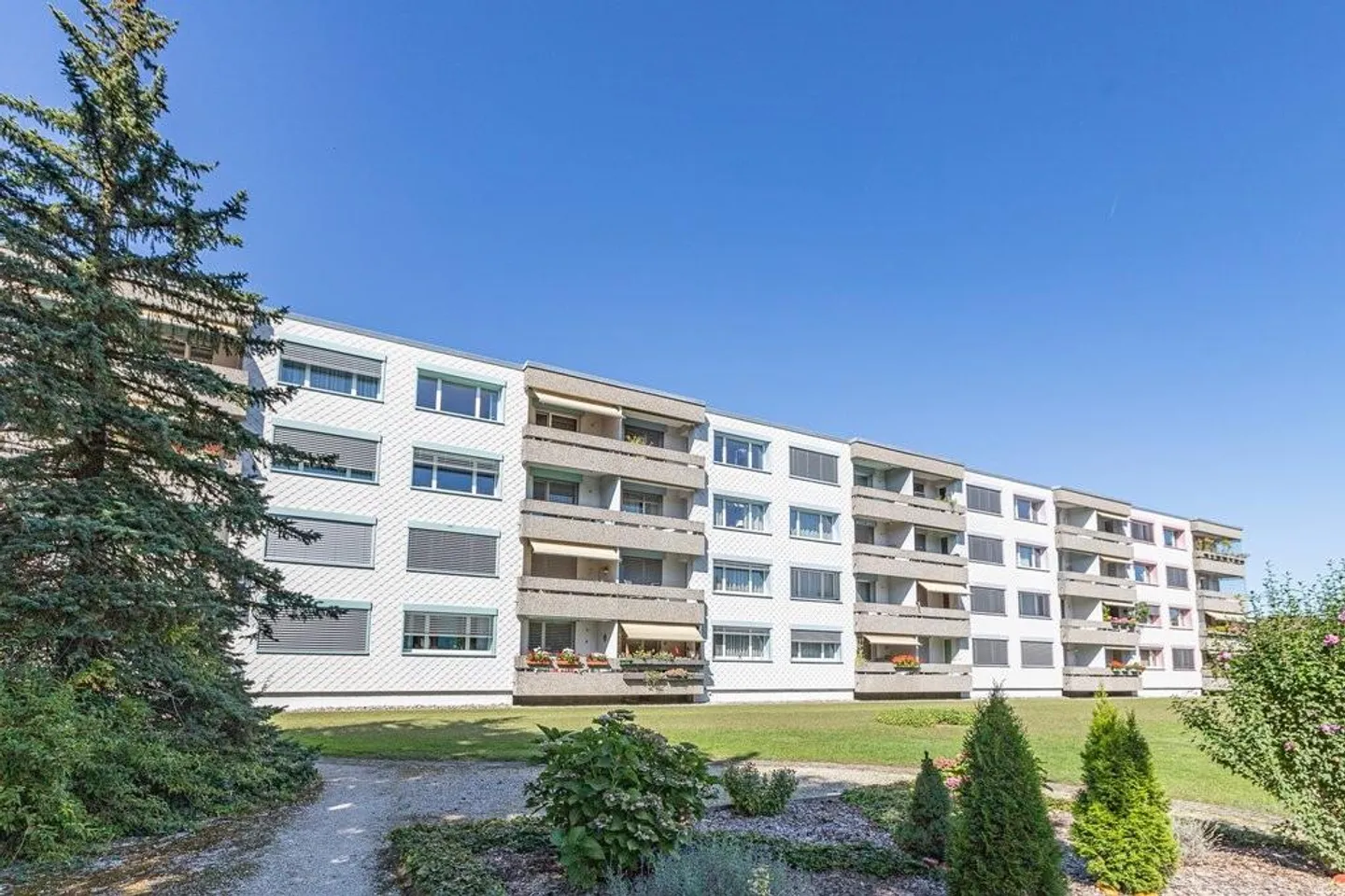 Spacious 4.5 room apartment in a quiet location - Photo 1 of 11