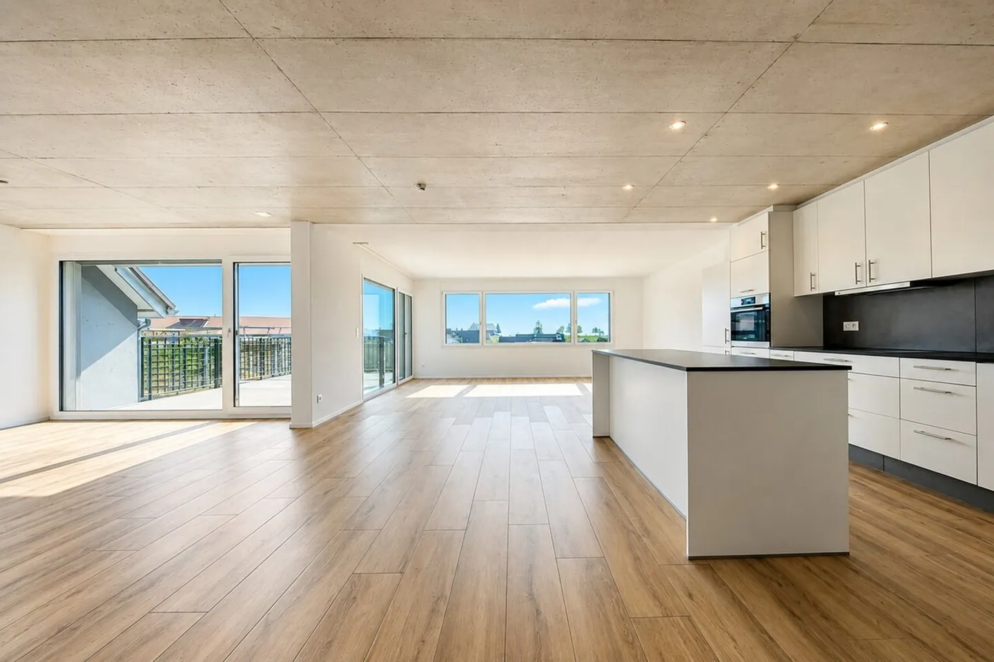 Maisonette apartment with morning sun! - Photo 2 of 10