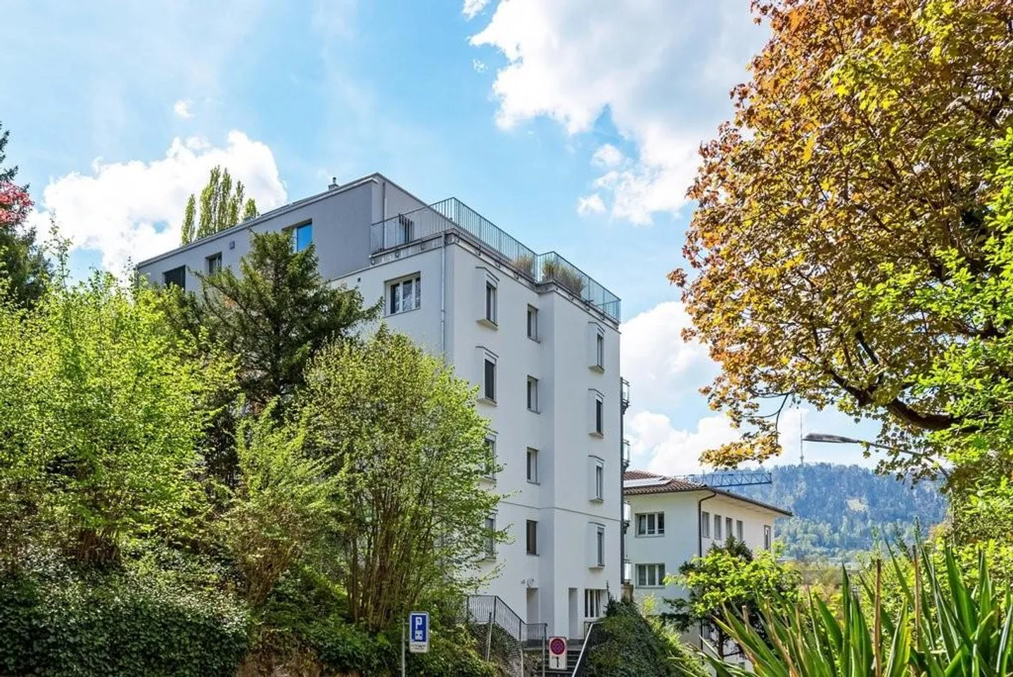 Appartamento in città in posizione privilegiata - Foto 2 di 7