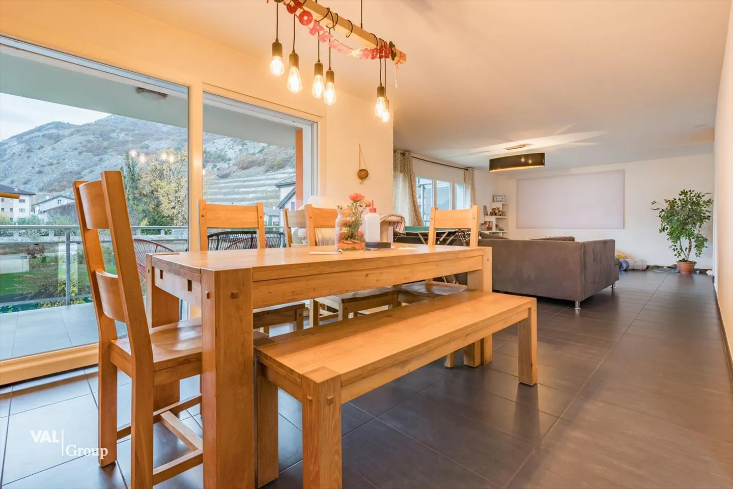 A bright space where it is good to live - Photo 2 of 12