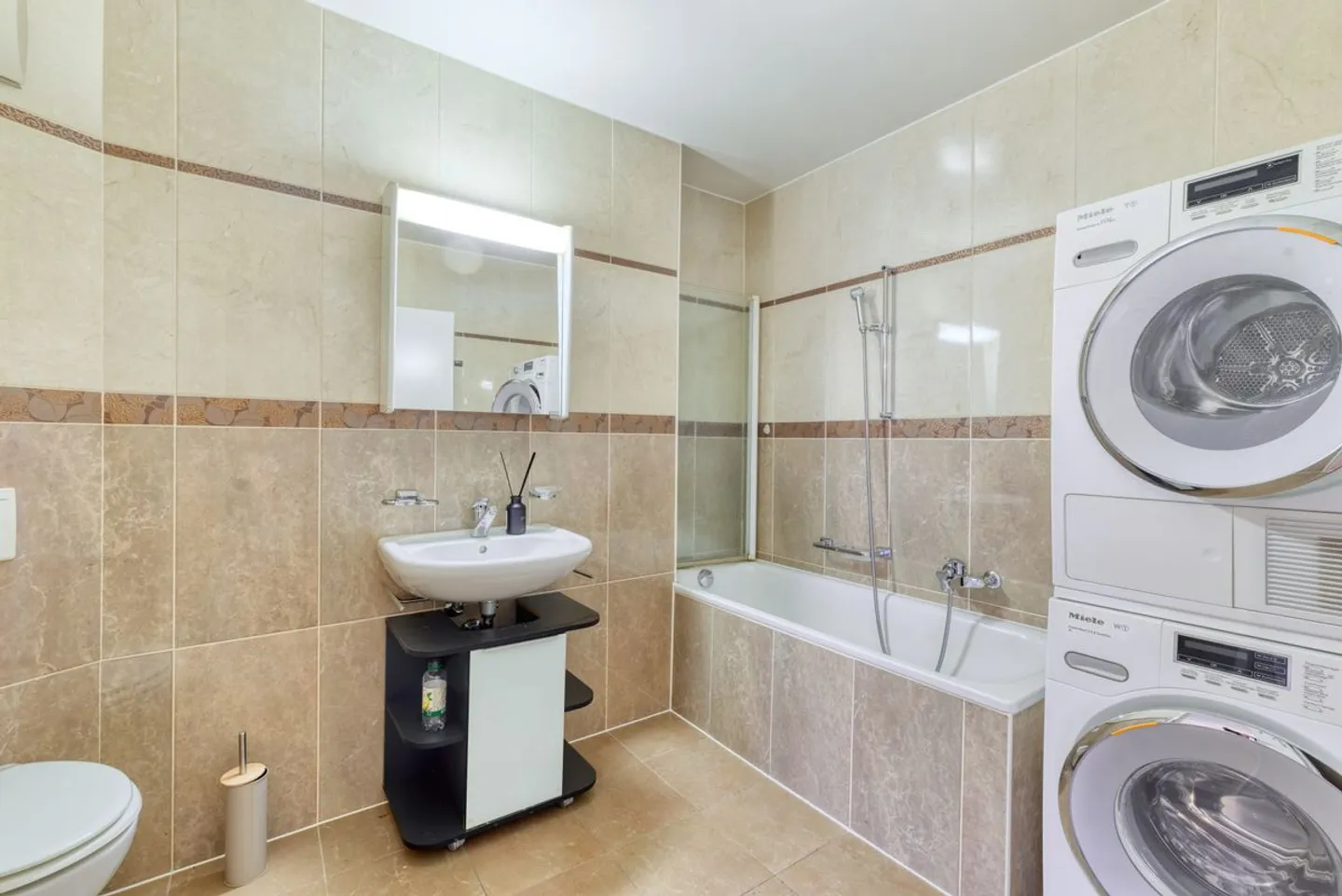 Magnificent and spacious 5-room apartment in Grand-Saconnex! - Photo 3 of 3