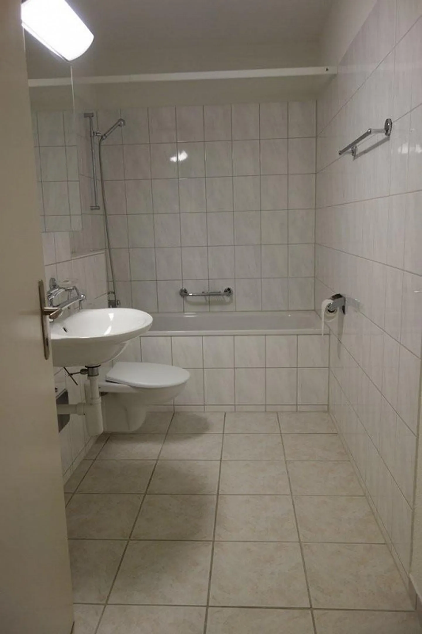 Appartamento in città in posizione privilegiata - Foto 3 di 7