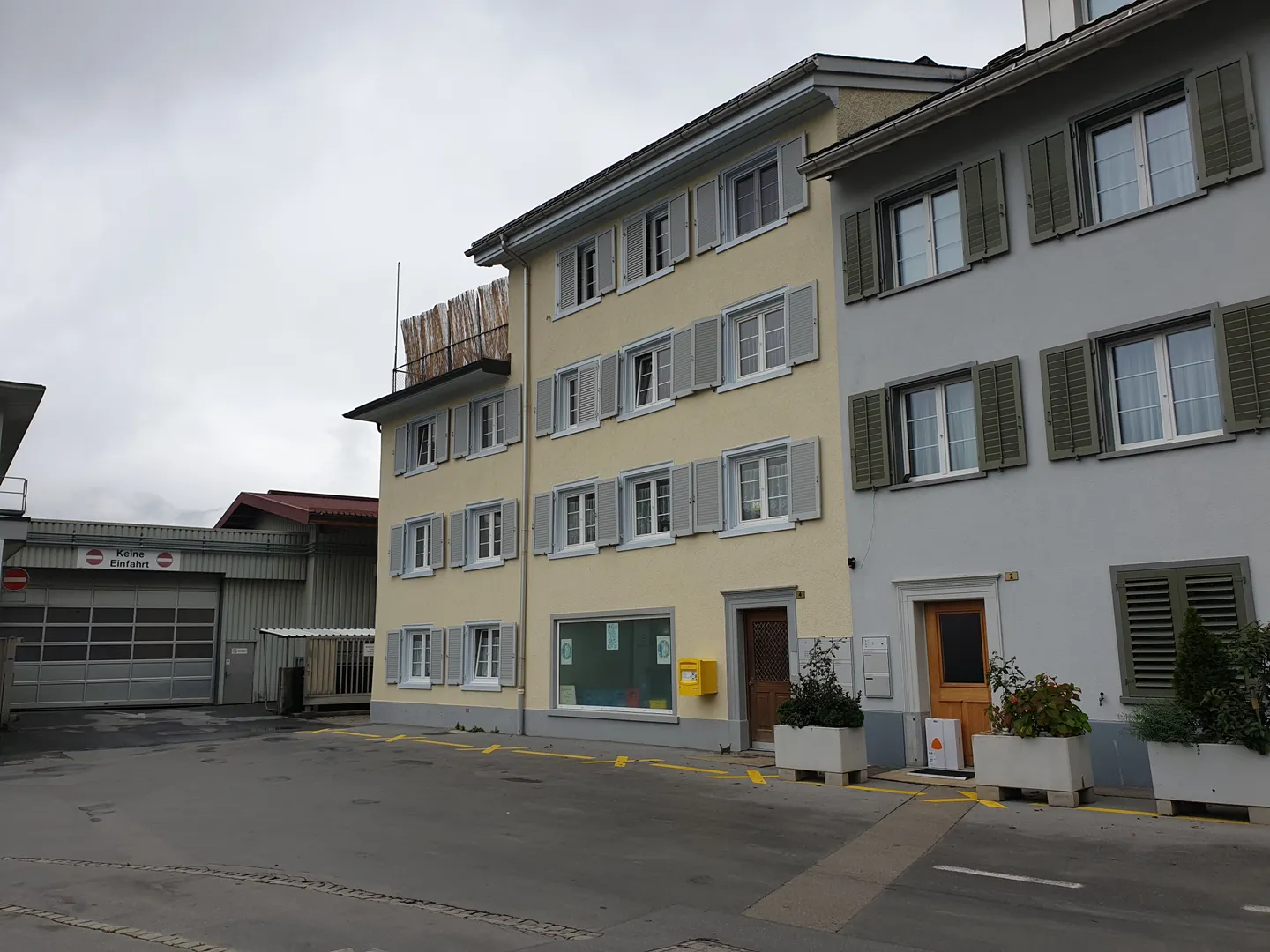 Small, cozy 2-room apartment for rent in the center of Ennenda - Photo 2 of 8