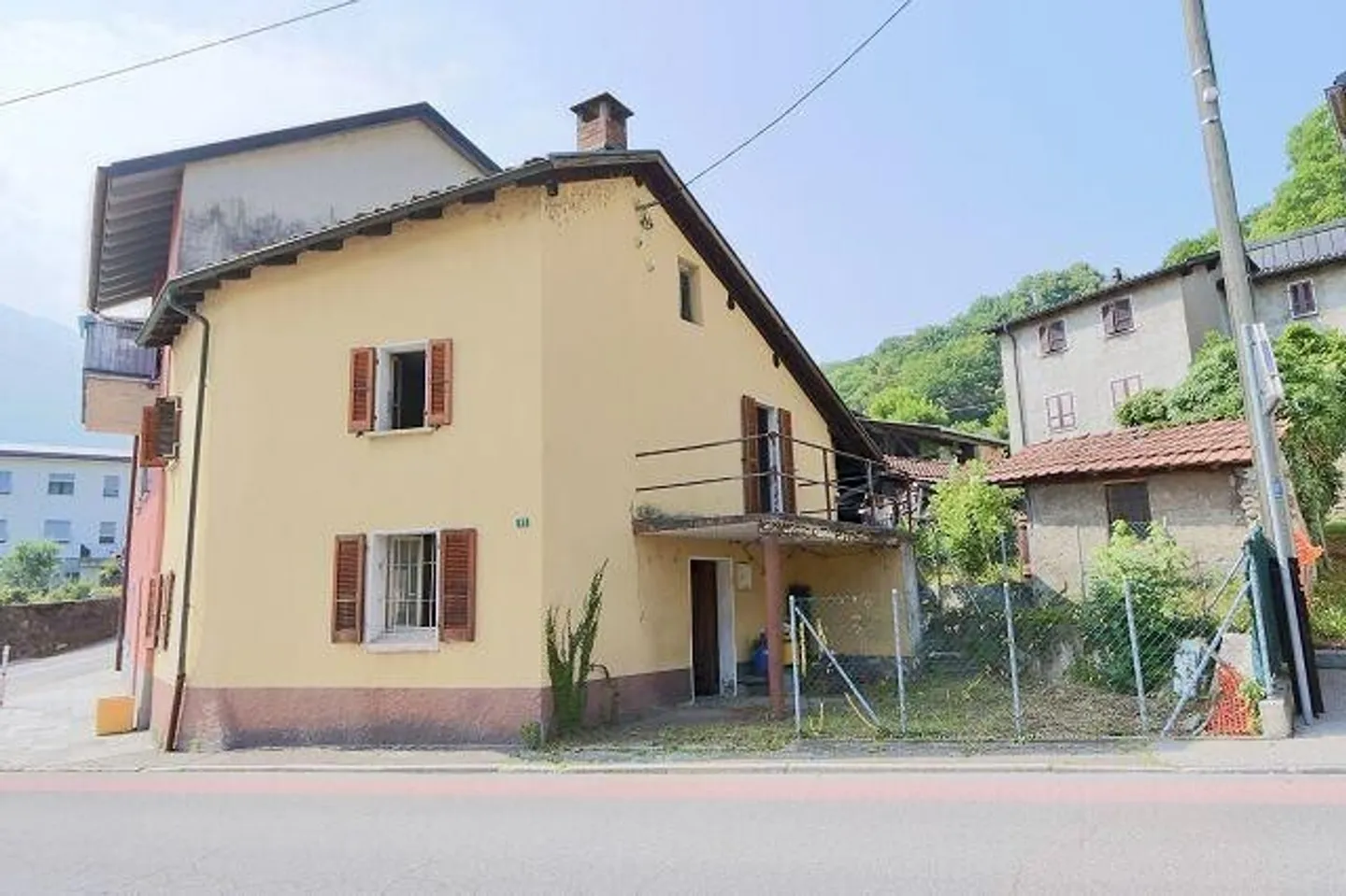 Maison de village 5 1/2 pièces à rénover ou à reconstruire - Photo 1 sur 13