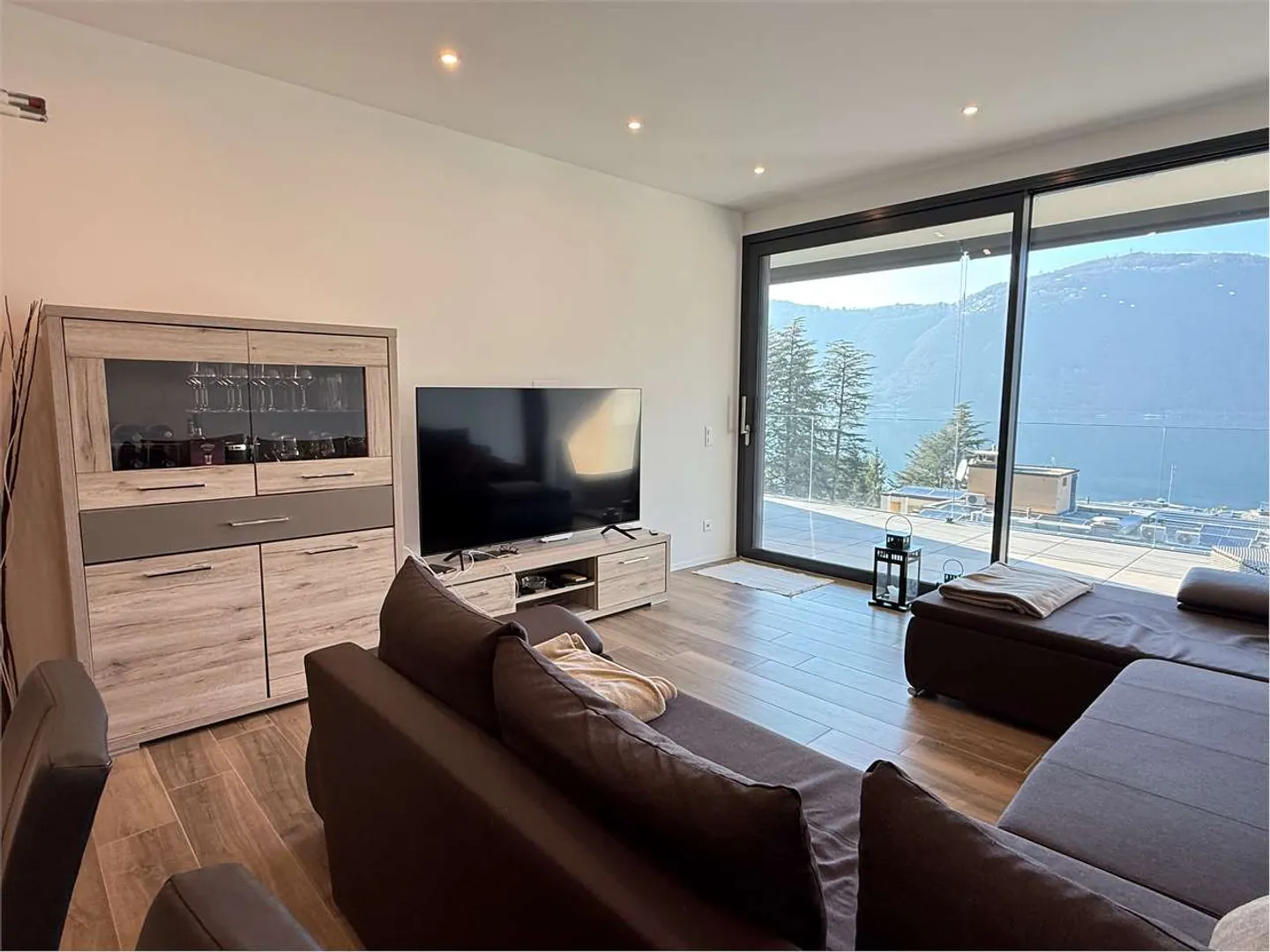 Vista lago, nuovo appartamento di 2,5 stanze con terrazza - Foto 1 di 19