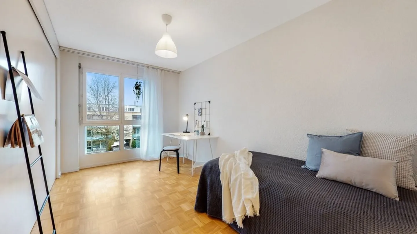 Spacious 4.5-Room Apartment - Photo 7 of 11