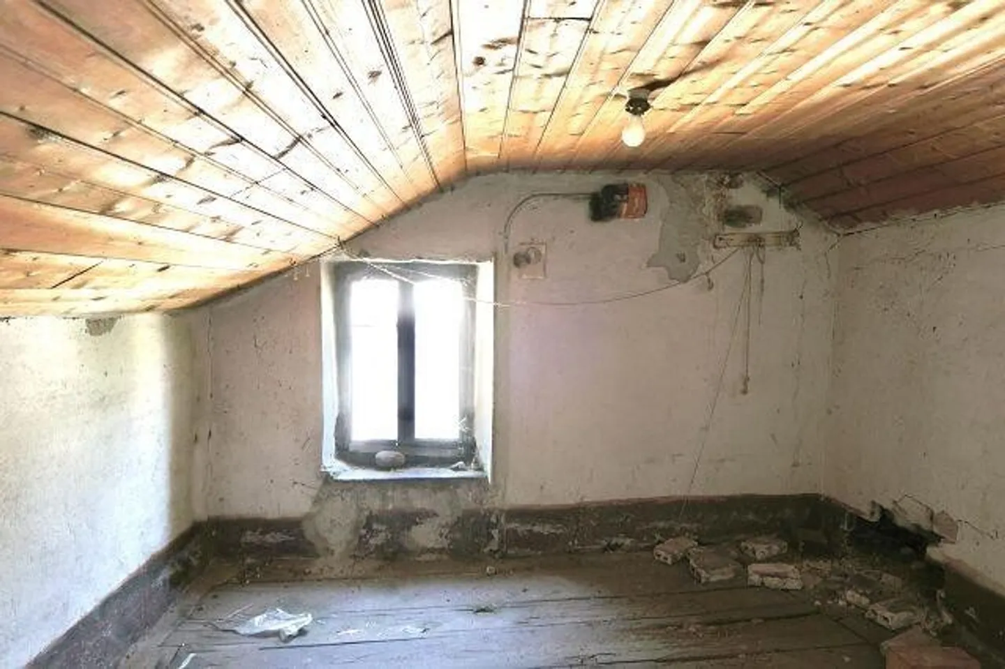 Maison de village 5 1/2 pièces à rénover ou à reconstruire - Photo 12 sur 13