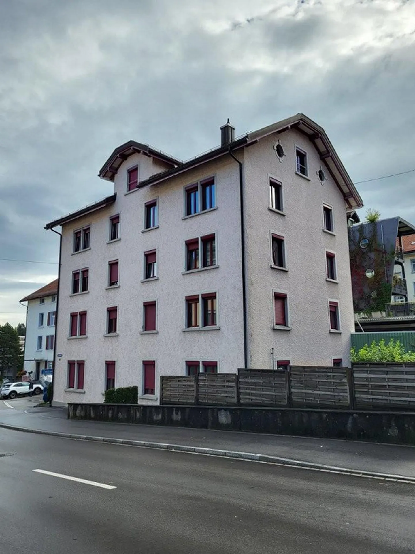 Vivere in una posizione tranquilla a est della città - Foto 1 di 7