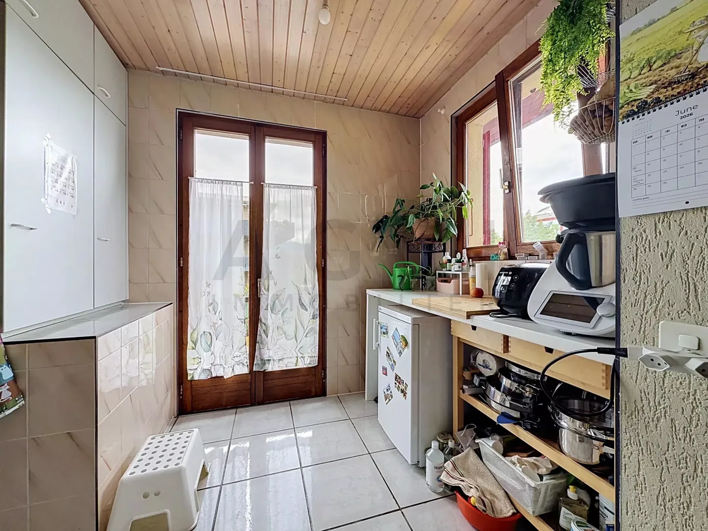 Charming 4-Room Apartment - Photo 4 of 9