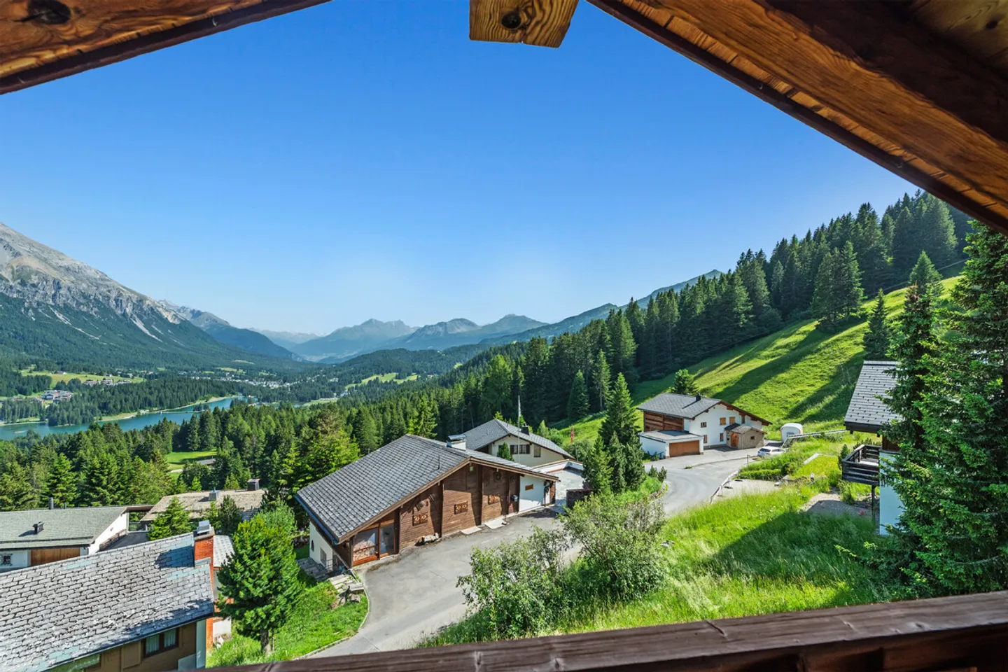 Maissen-Ferienhaus in Valbella mit Panorama und an Ski-in/Ski-out-Lage - Foto 2 von 6