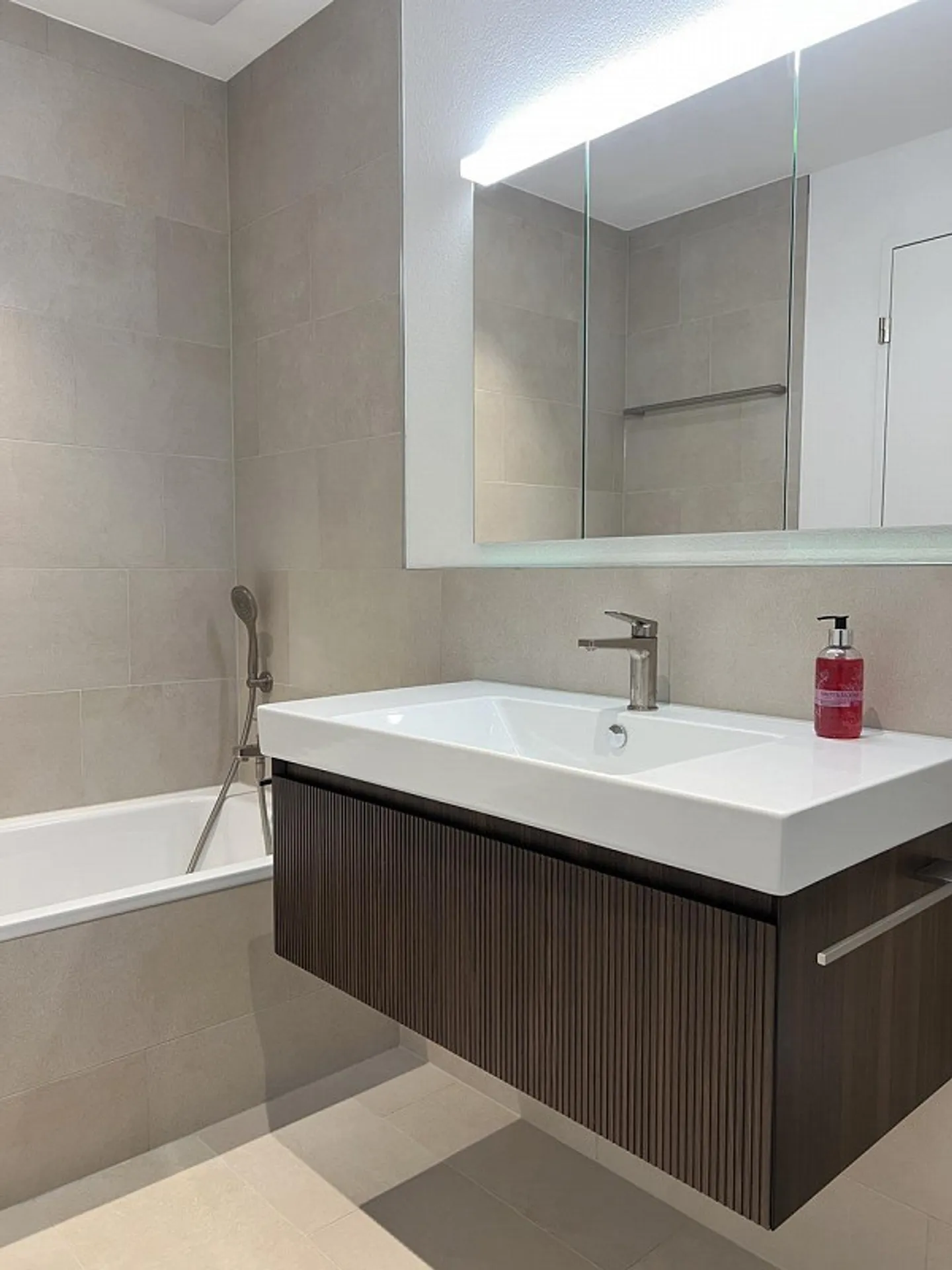 Lindengarten - contemporary living in a green oasis - Photo 7 of 9