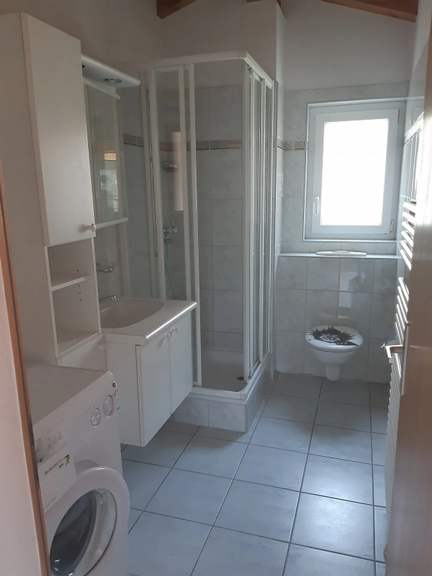 schöne helle 2.5 Zimmer Dach-Wohnung mit Aussicht auf Ilanz - Foto 2 von 8