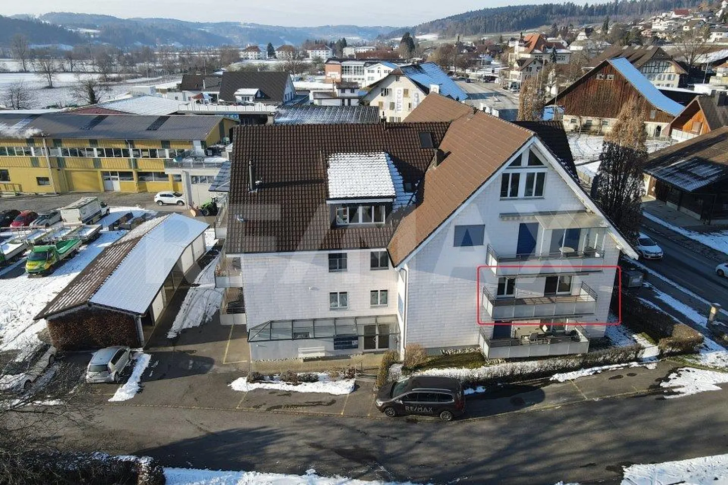 Well-maintained 2½-room apartment with mountain view - Photo 2 of 13