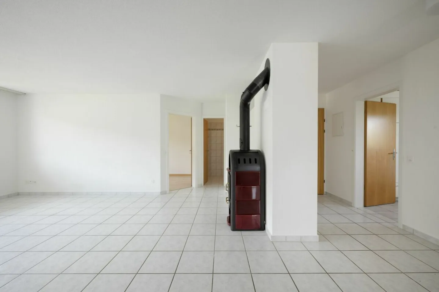 Bright 4.5 Room Apartment on the 2nd Floor with Wonderful View - Photo 2 of 12