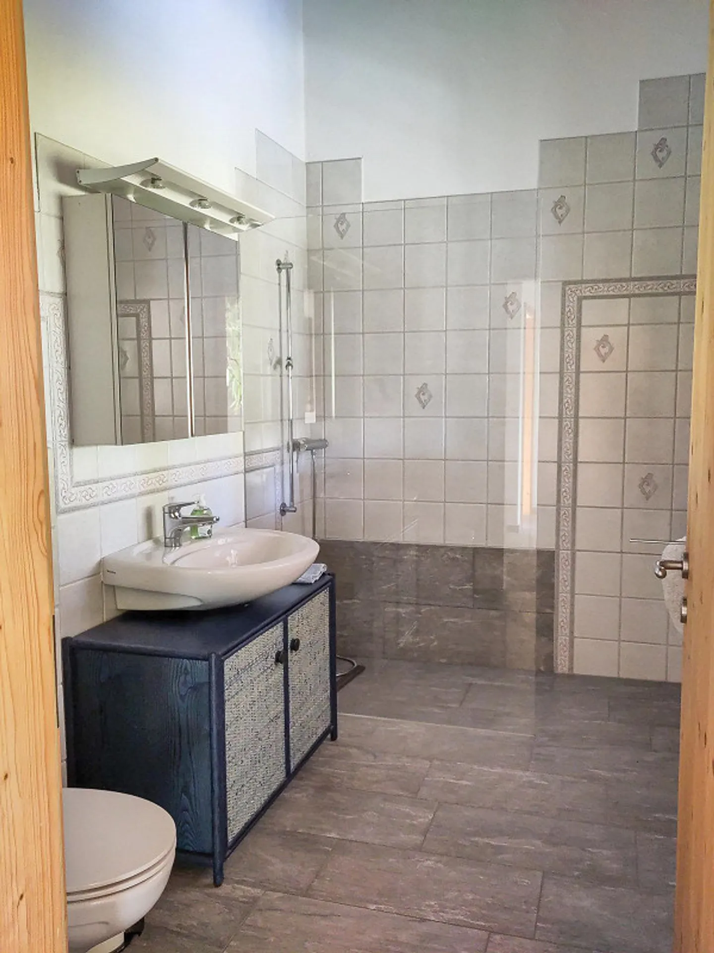 Charming holiday home in Oberurmein - Photo 8 of 13