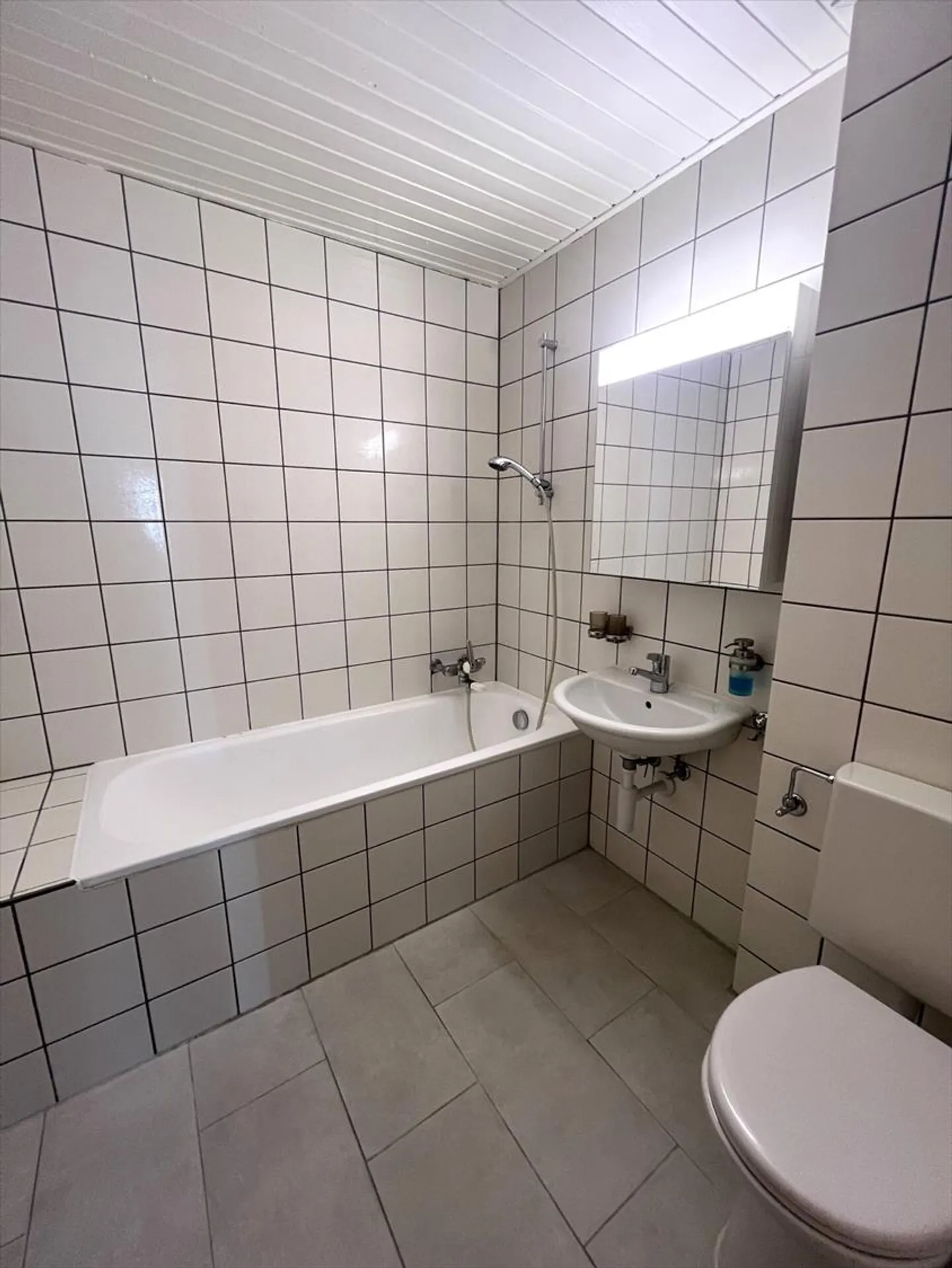 Le Locle, bel appartamento di 4 stanze con balcone al 1° piano - Foto 7 di 8