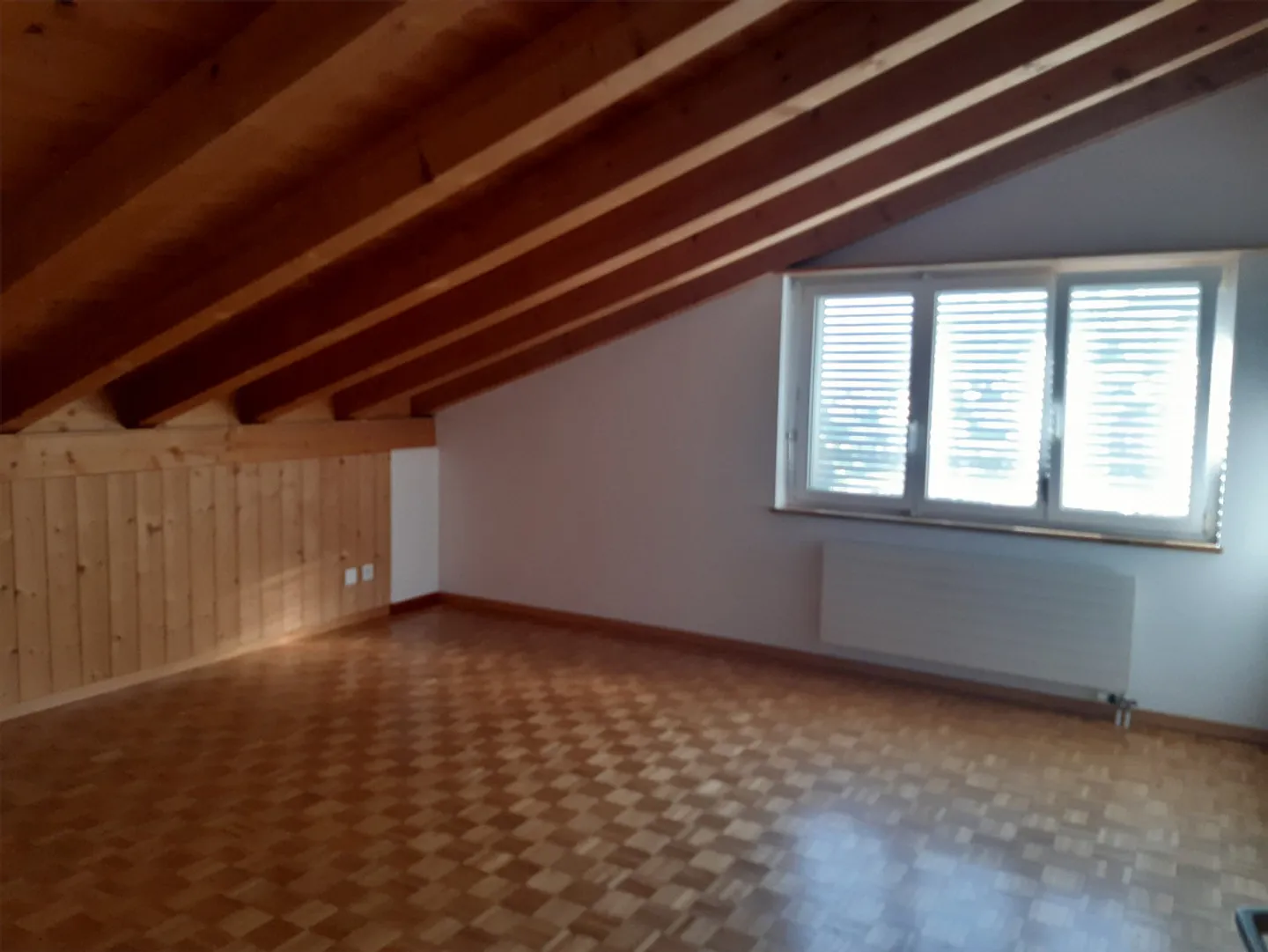 schöne helle 2.5 Zimmer Dach-Wohnung mit Aussicht auf Ilanz - Foto 7 von 8