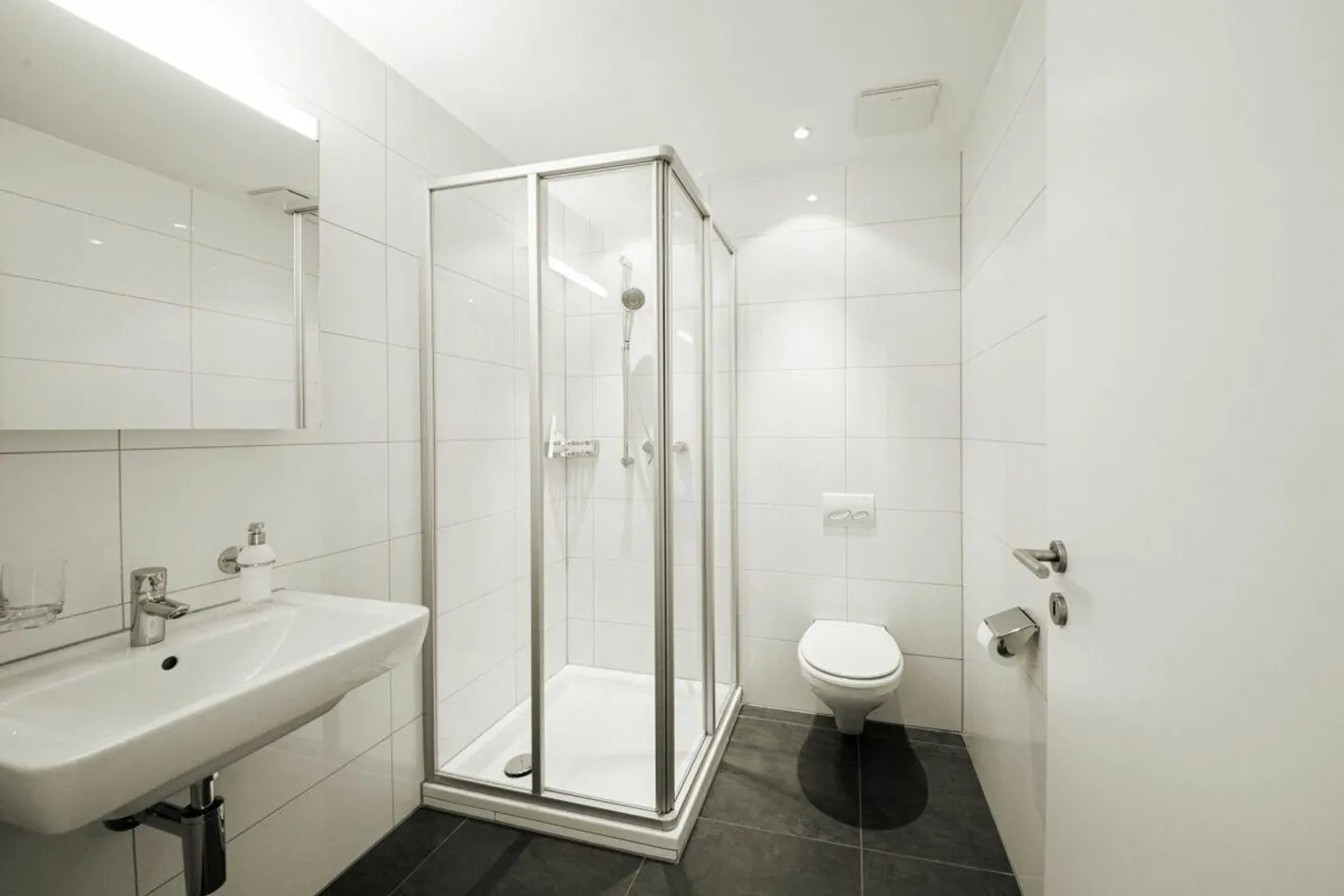 Confort et tranquillité réunis - Appartement en attique moderne pour les plus hautes exigences ! - Photo 8 sur 13