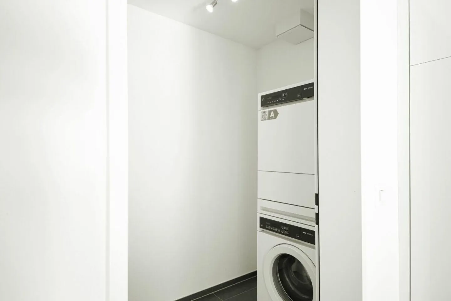 Confort et tranquillité réunis - Appartement en attique moderne pour les plus hautes exigences ! - Photo 10 sur 13