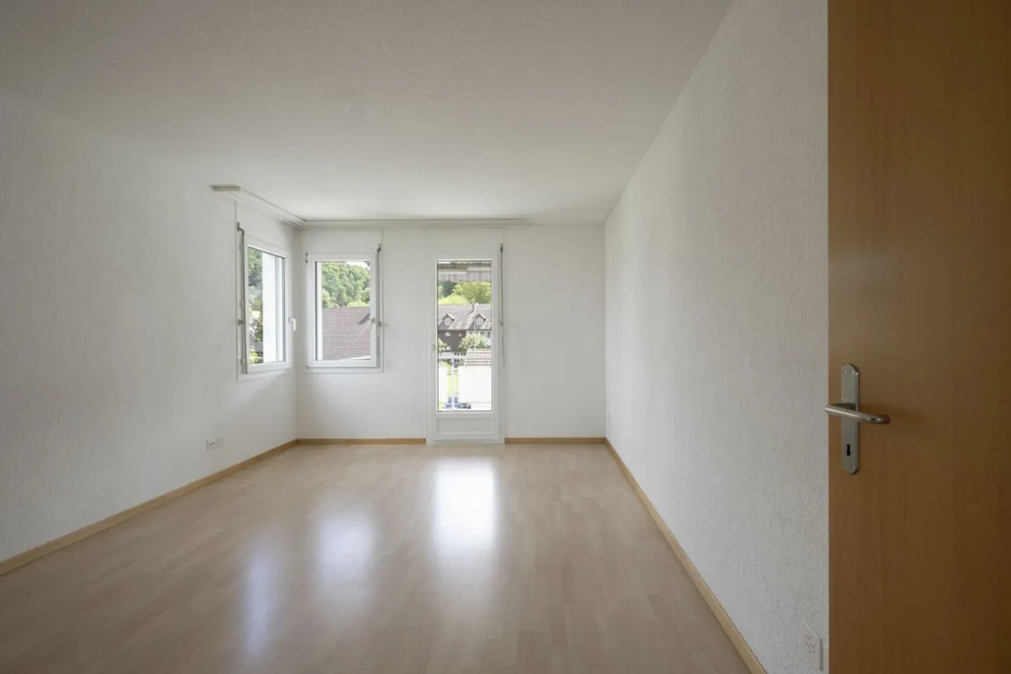 Bright 4.5 Room Apartment on the 2nd Floor with Wonderful View - Photo 7 of 12